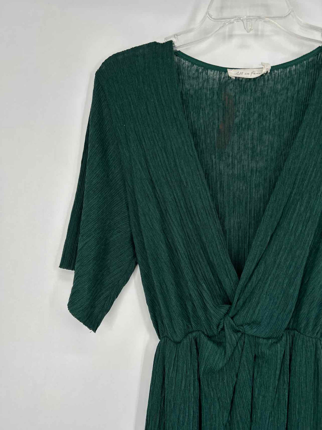 All in Favor Size M Dark Green Short Sleeve Dress