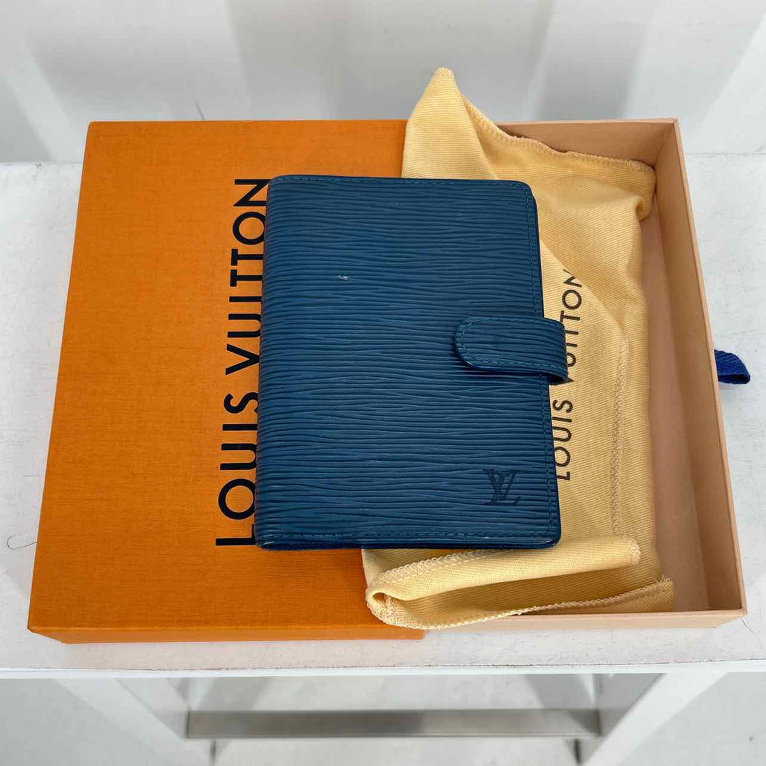 Louis Vuitton Epi Leather Ring Agenda Blue Like New LUXURY