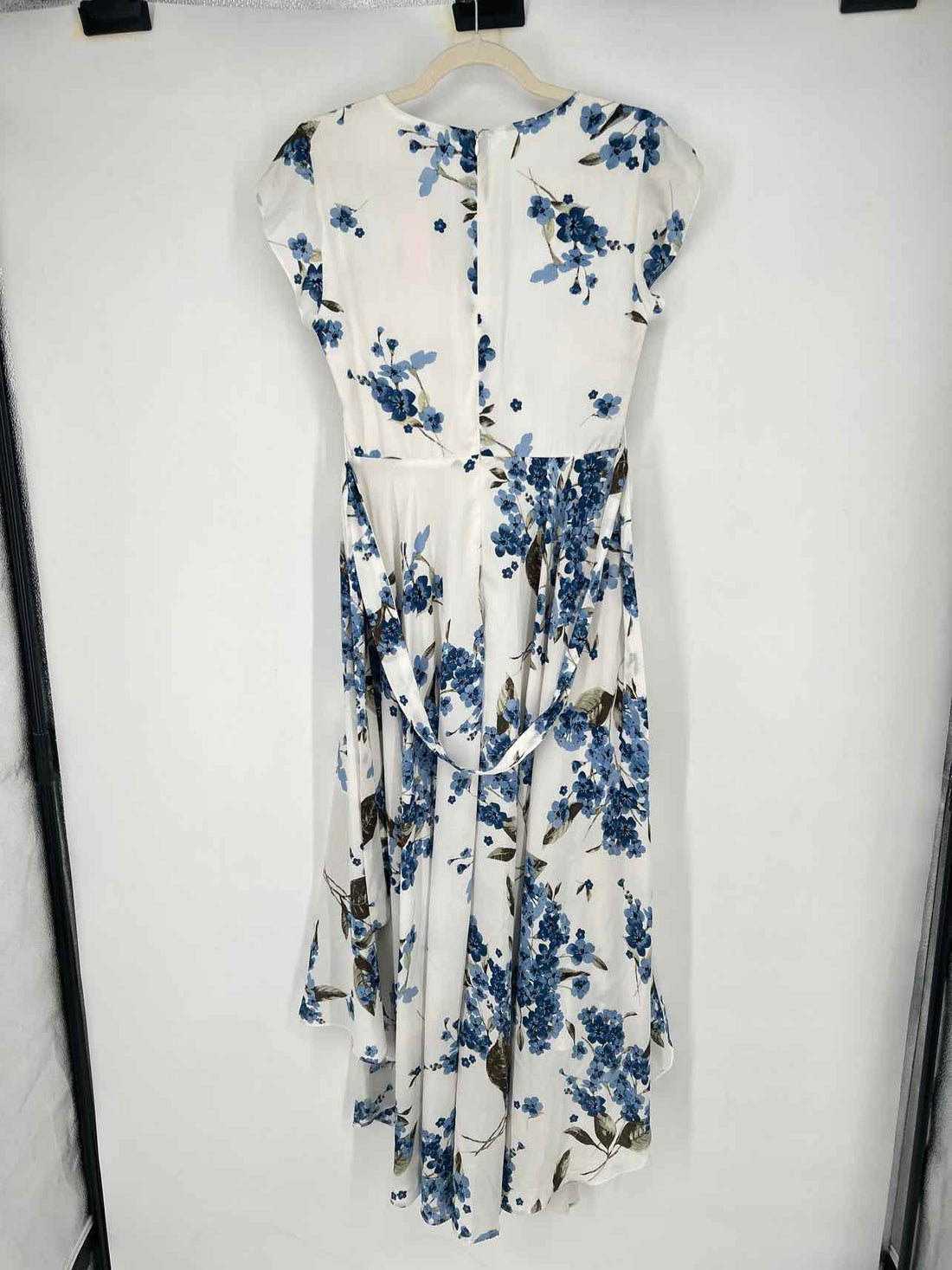 Lulus Size S White & Blue Floral Short Sleeve Dress