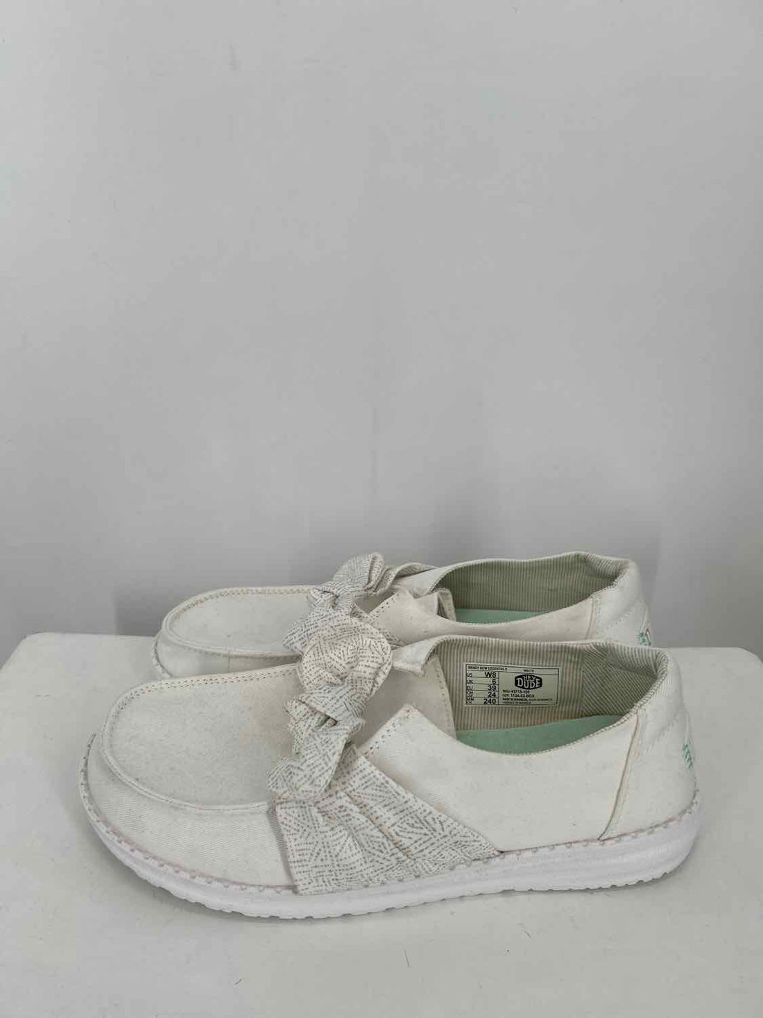 Hey Dude Women Size 8 Whicker Sneakers