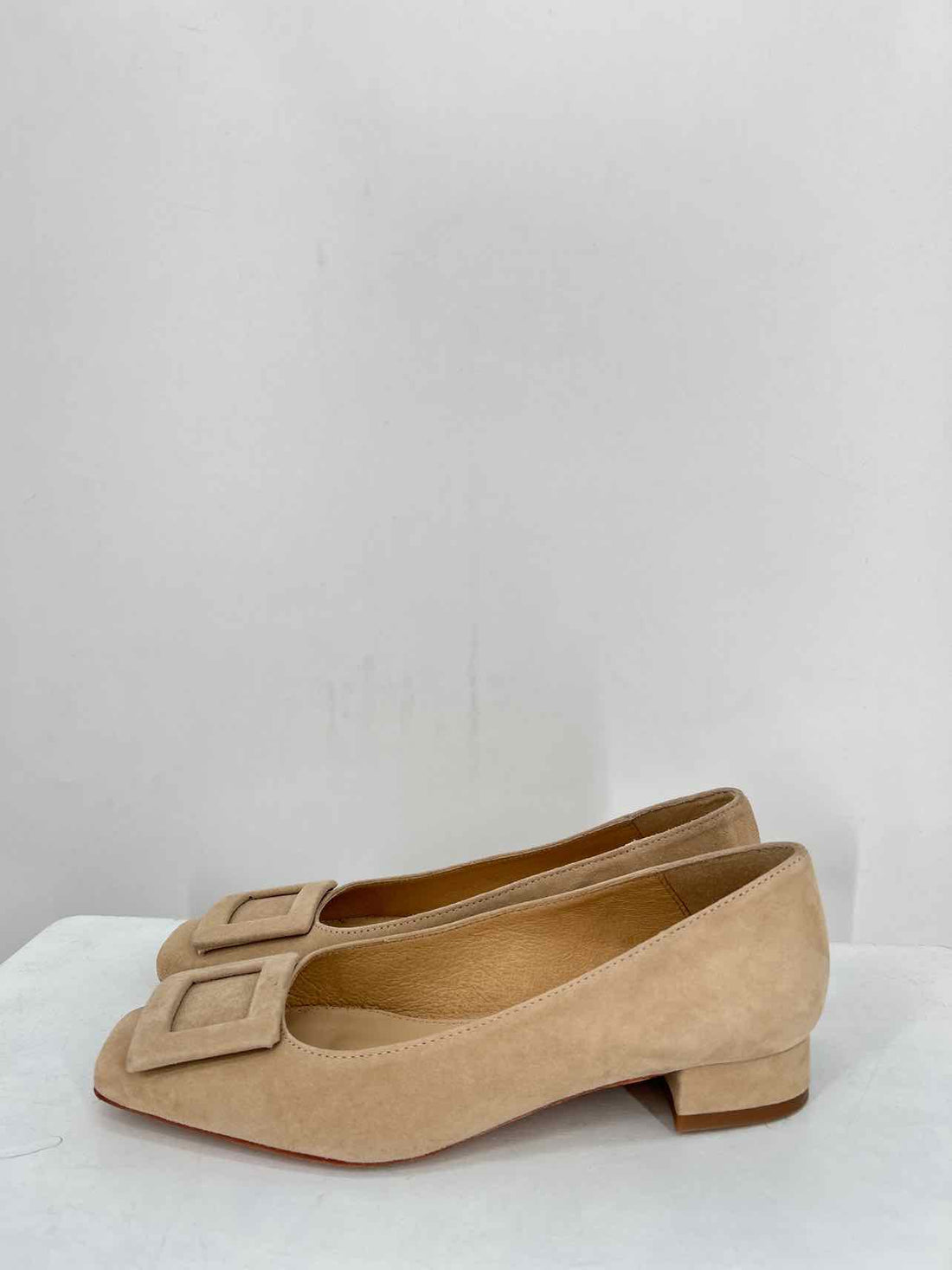 J McLaughlin Women Size 6 Beige Suede Heels