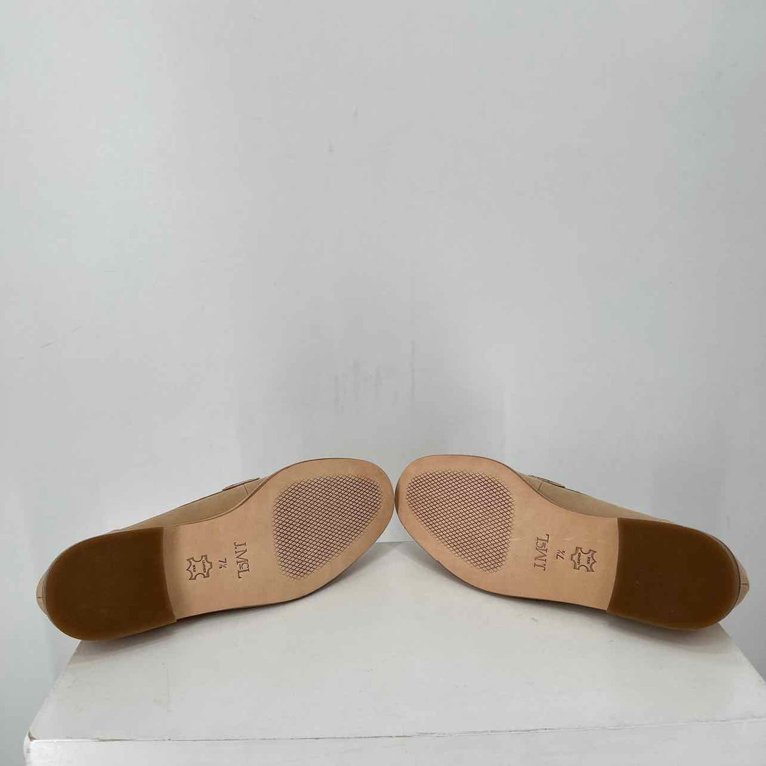 J McLaughlin Women Size 7.5 Beige New Loafers
