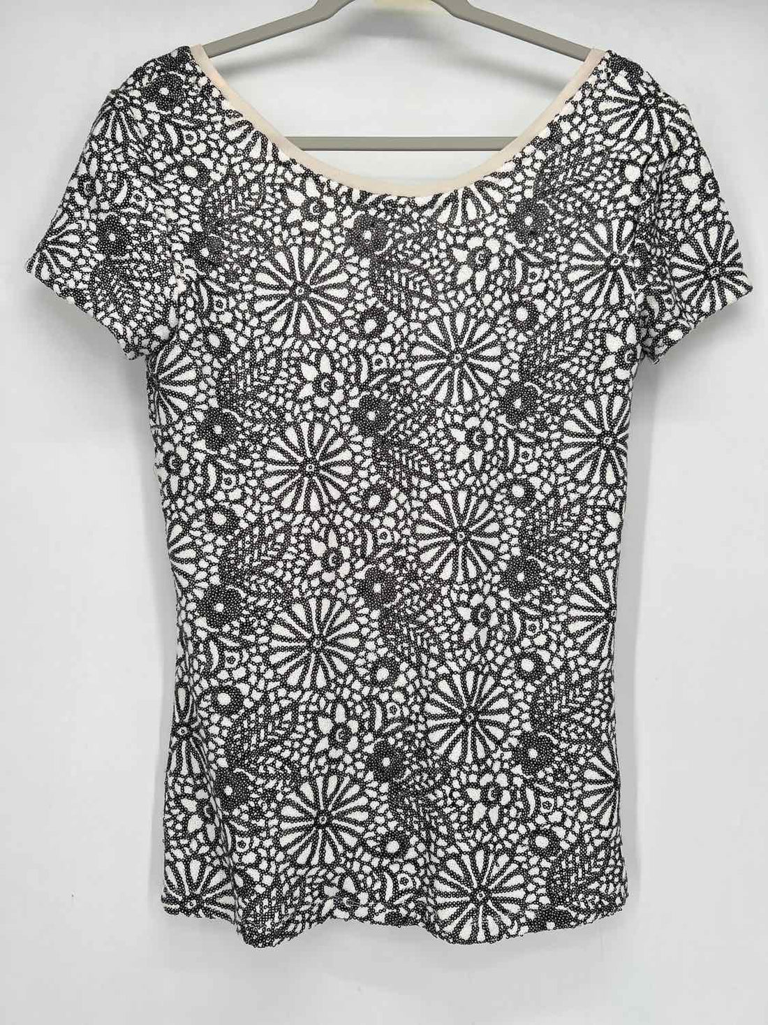Banana Republic Size M White & Black Sequined Short Sleeve