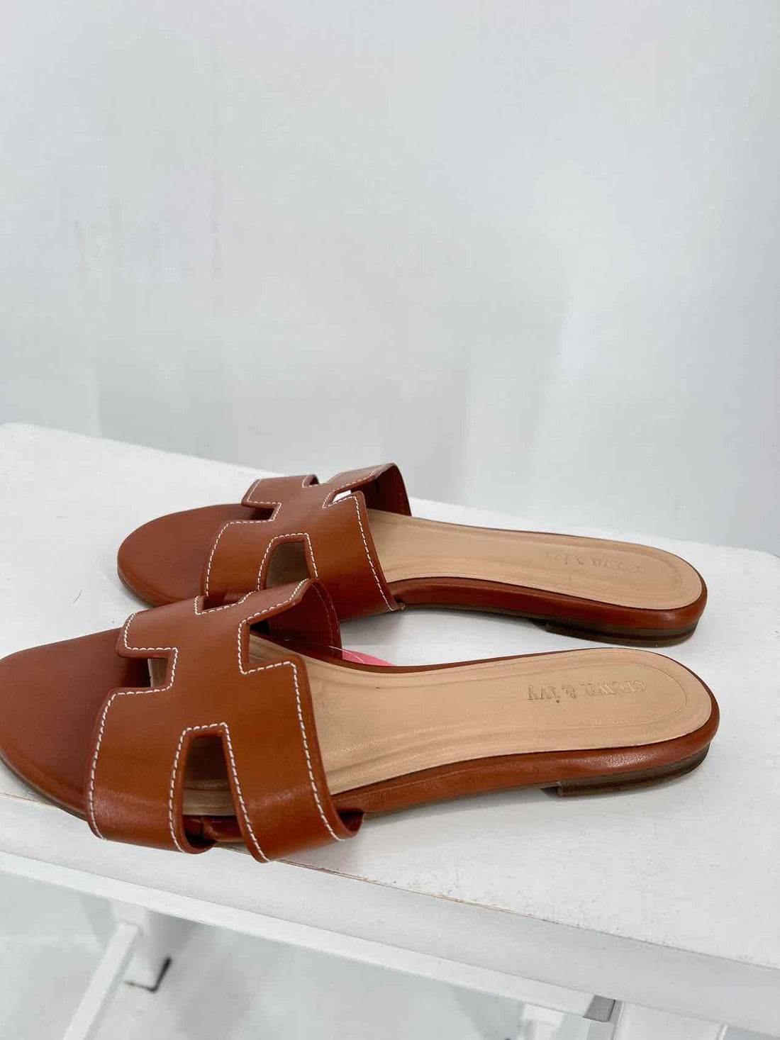 Crown & Ivy Women Size 8 Cognac Slides