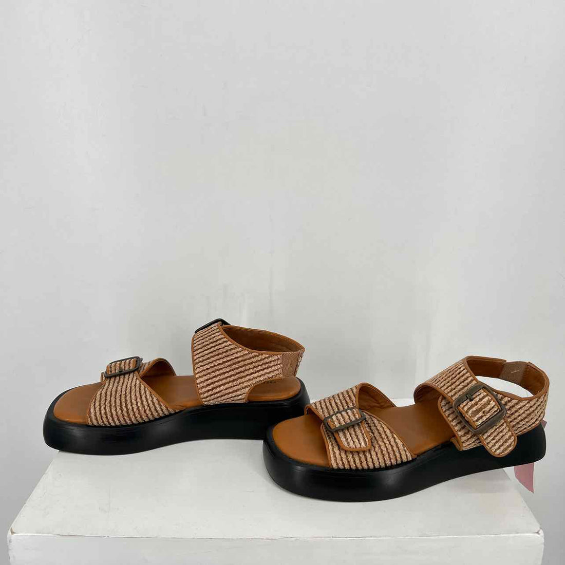 Free People Women Size 8.5 Natural Sandals