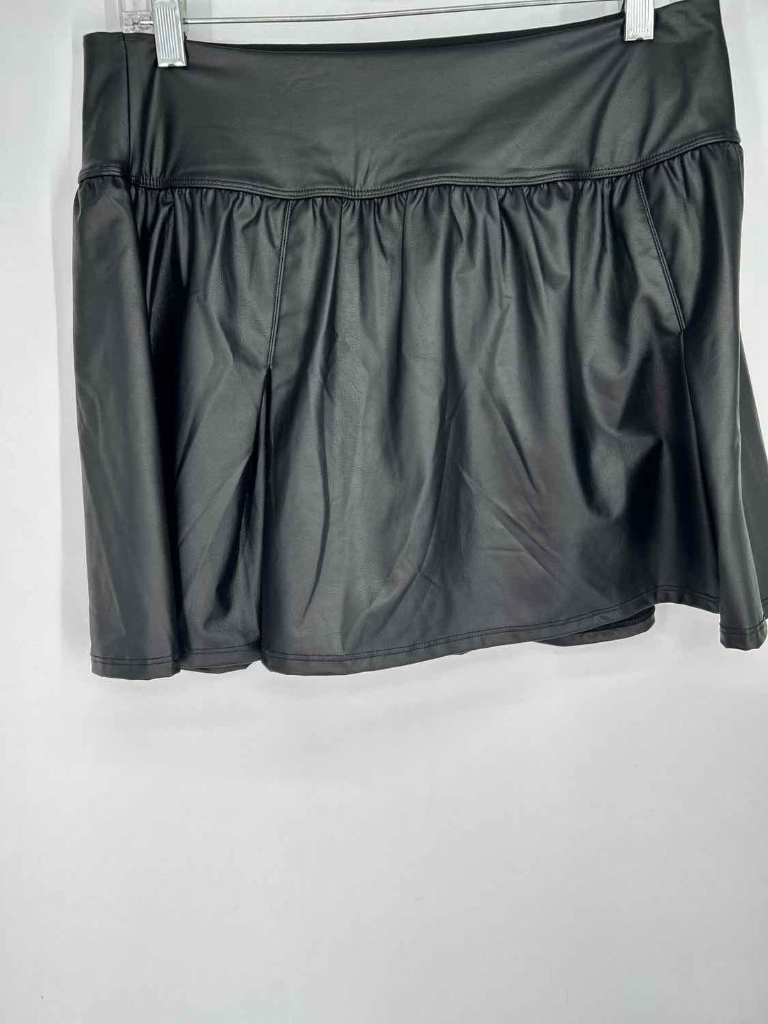 Offline By Aerie Size L Black Faux Leather Skort