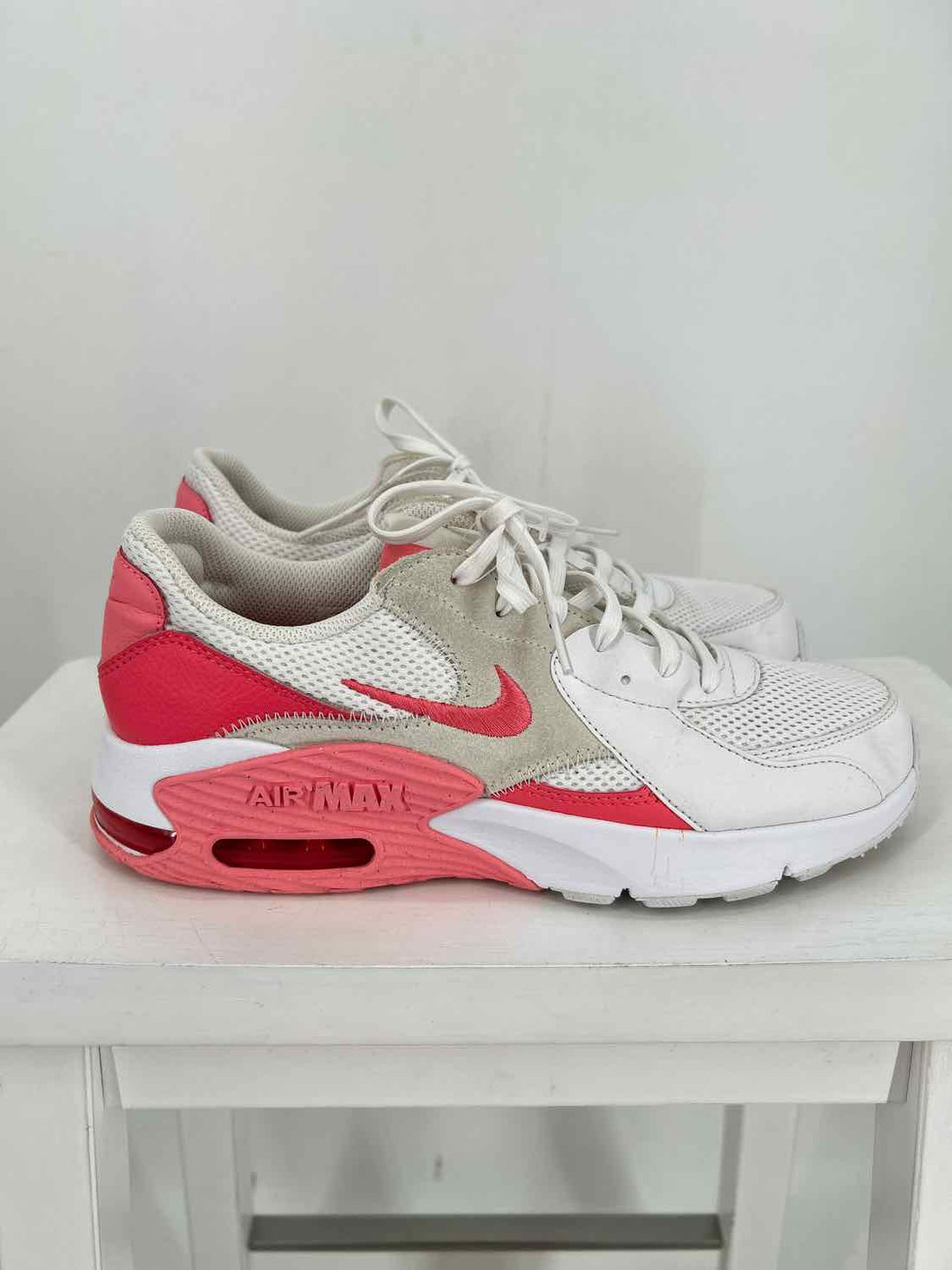 Nike Air Max Excee Low Women Size 9.5 Coral Sneakers