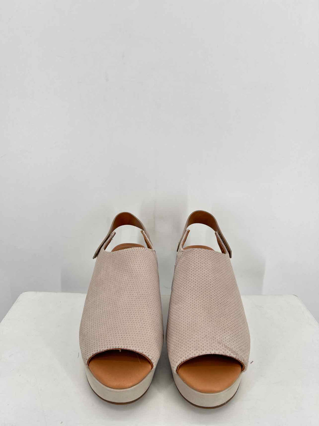 Gentle Souls Women Size 7.5 Light Gray Wedges