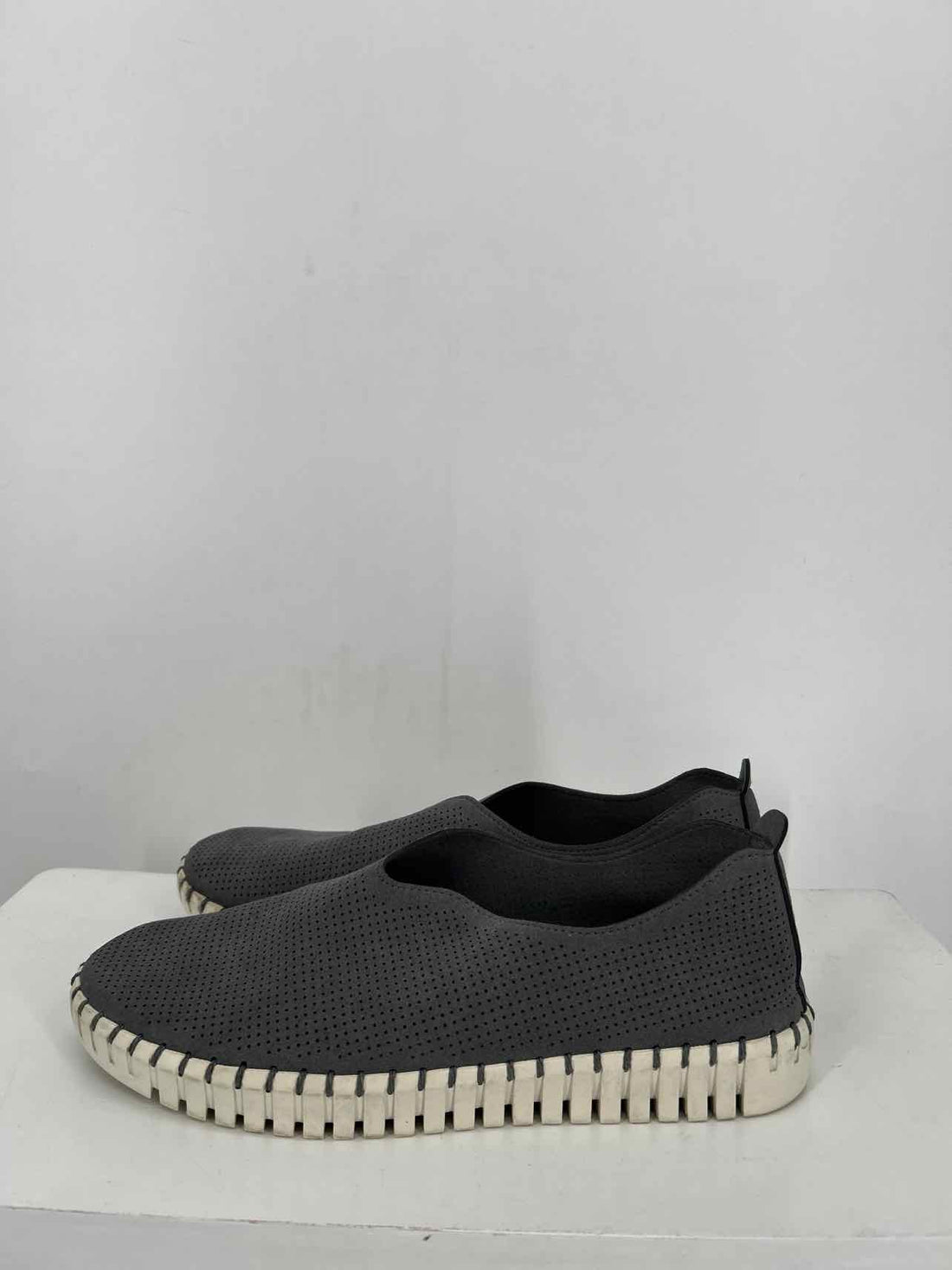 Skechers Women Size 8 Grey Sneakers