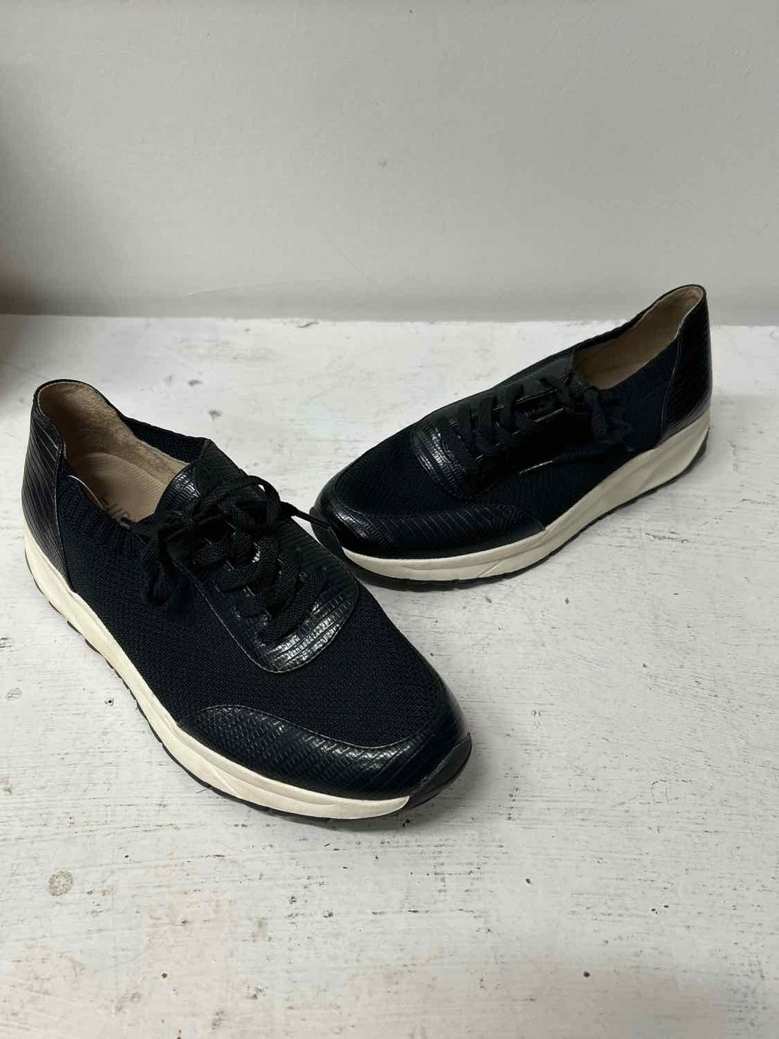 Naturalizer Women Size 8 Black & White Sneakers