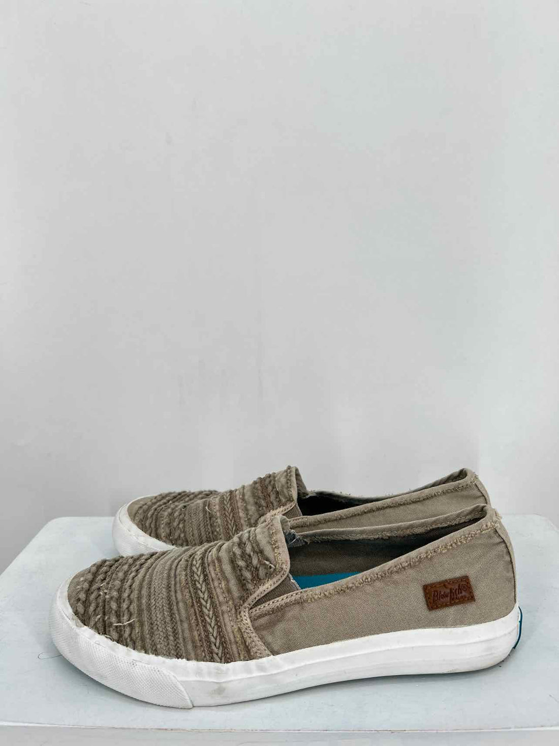 Blowfish Women Size 8.5 Tan Sneakers