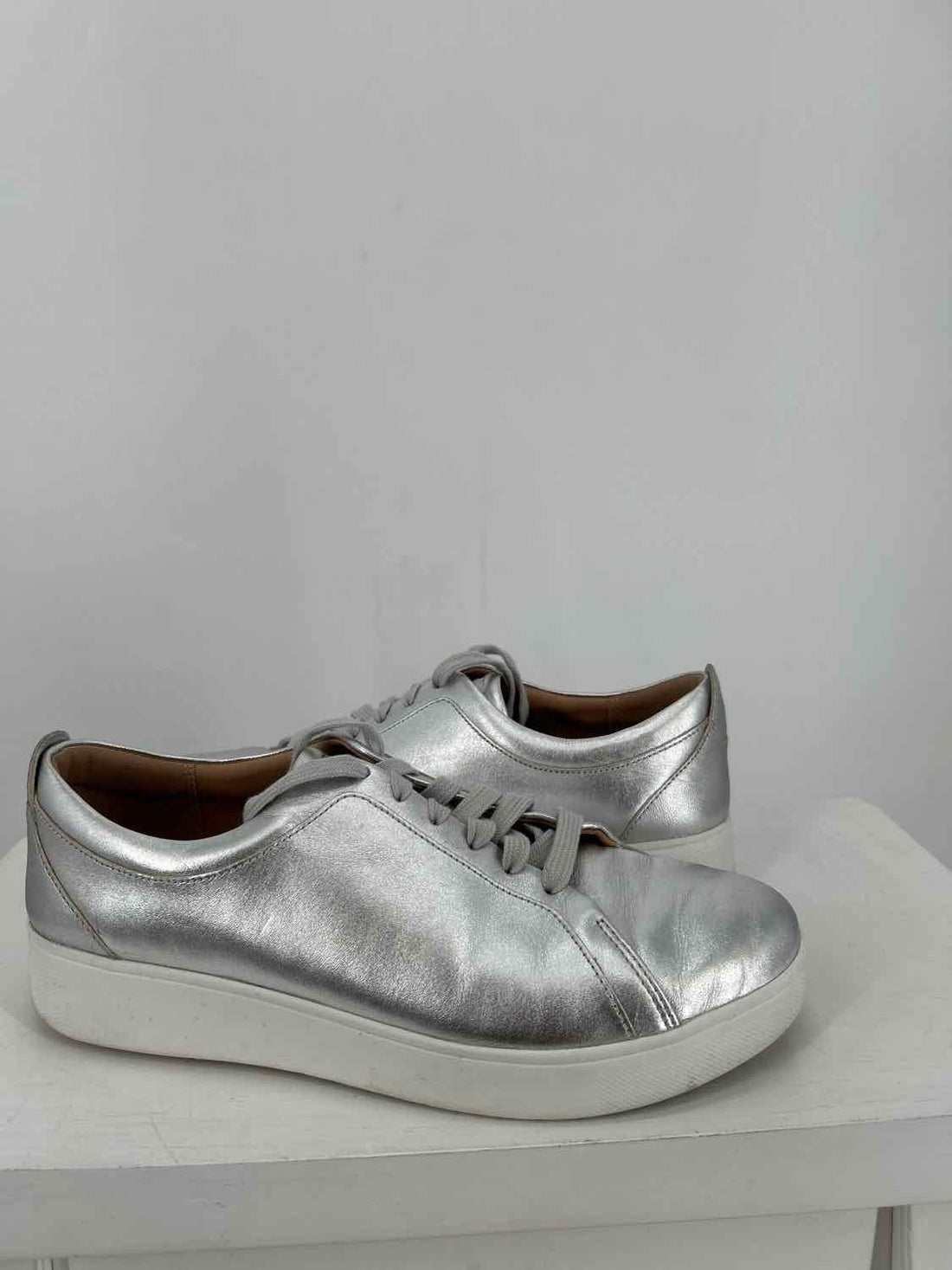 Fitflop Women Size 8 Silver Sneakers