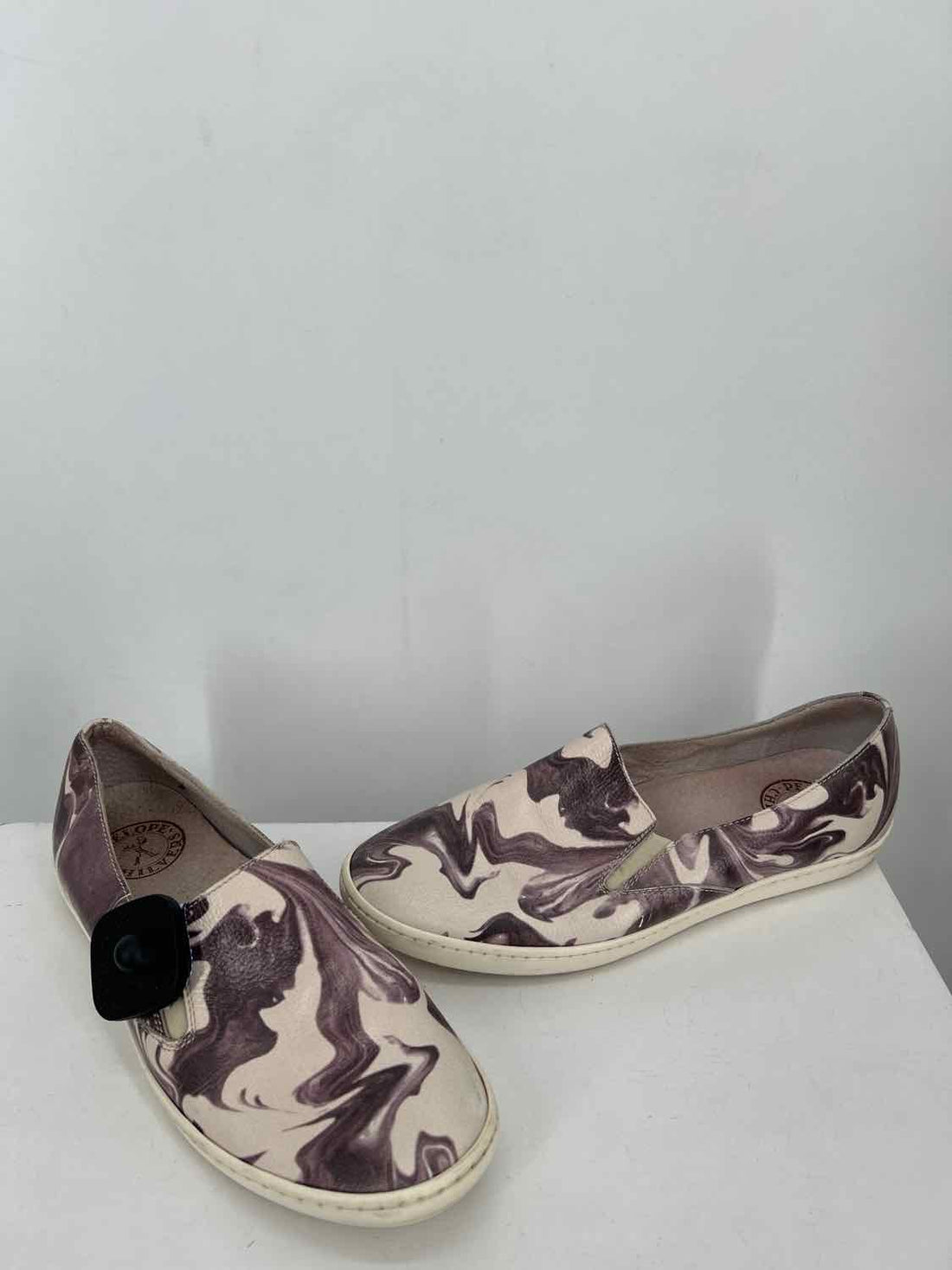 Penelope Chilvers Women Size 38 (7.5-8) Cream & Purple Sneakers
