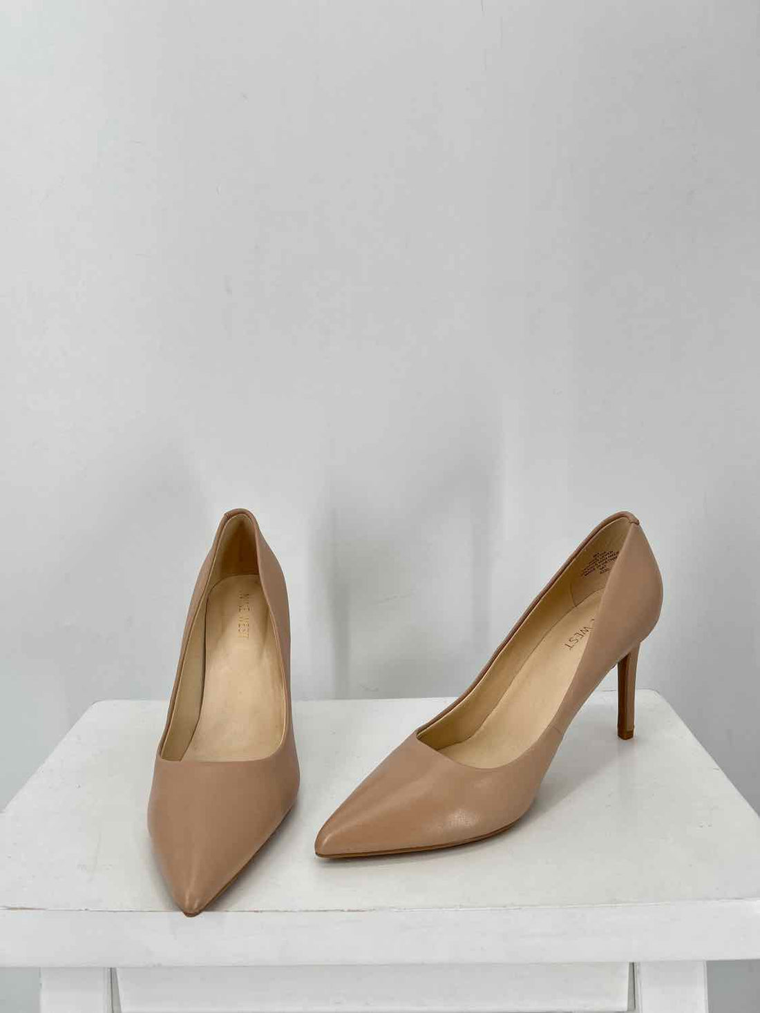 Nine West Women Size 8 Taupe Heels
