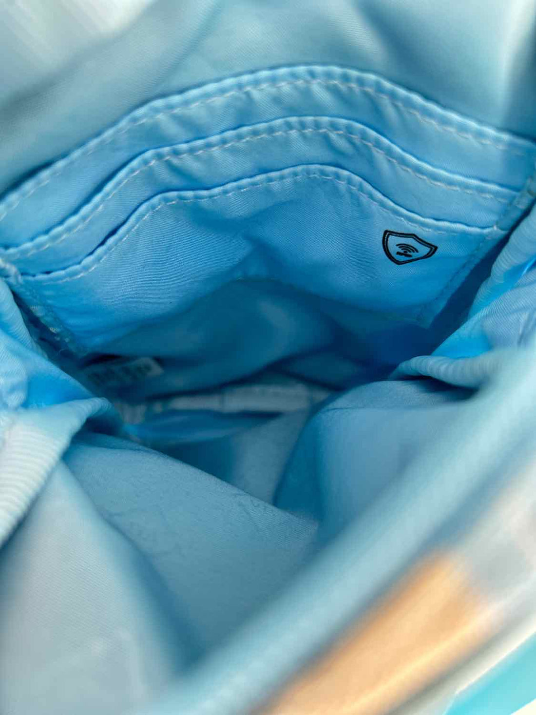 Vera Bradley Light Blue Print NWT Easy RFID Crossbody