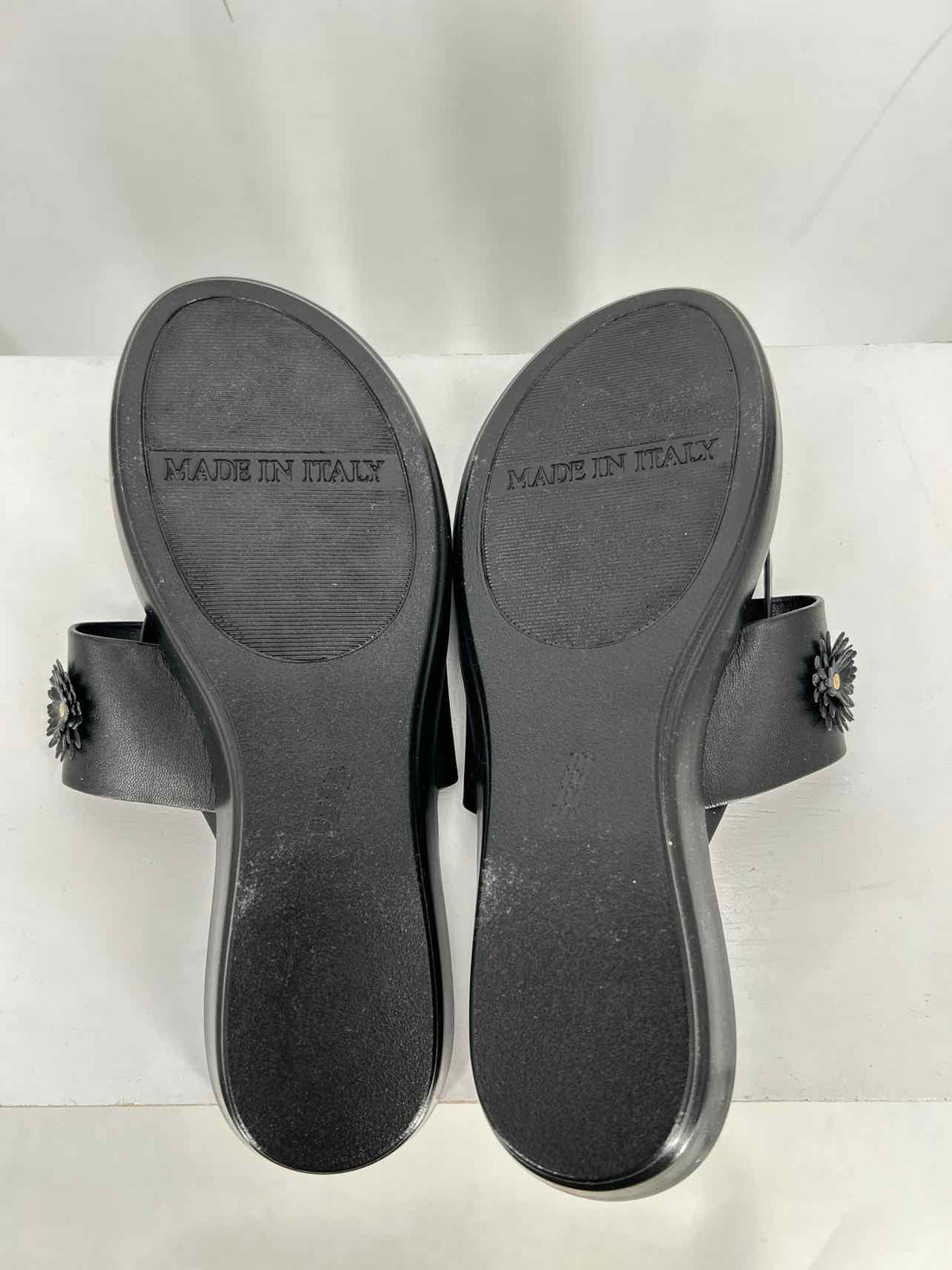 Italian Shoe Makers Women Size 8 Black Like New Sandals