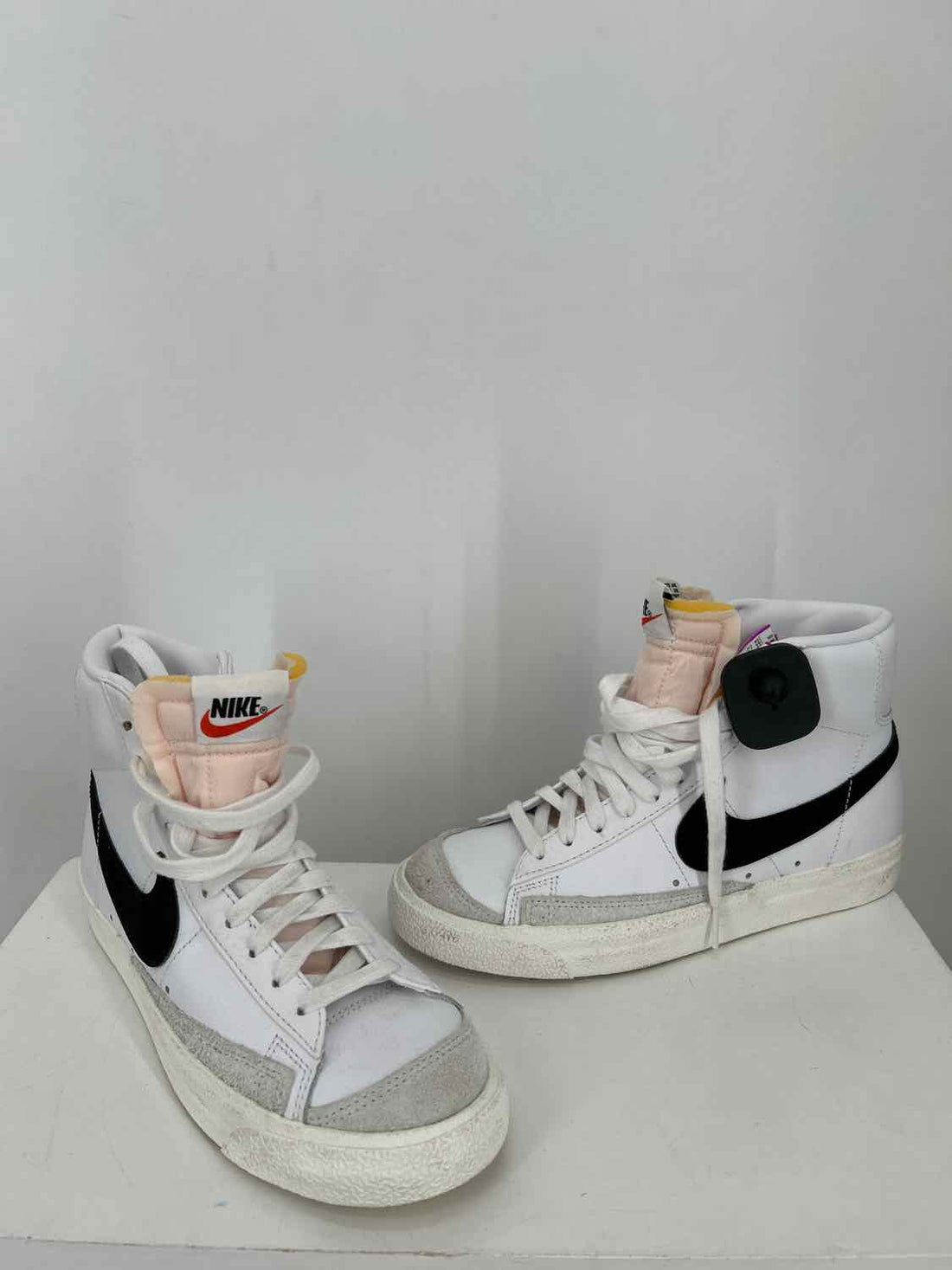 Nike Women Size 7.5 White & Black Sneakers