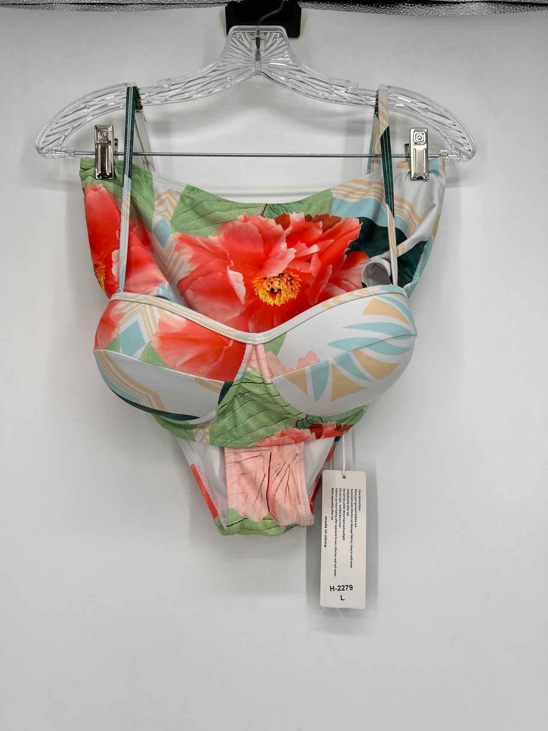 Stylish Size L White Floral NWT Swimsuit 2 Piece