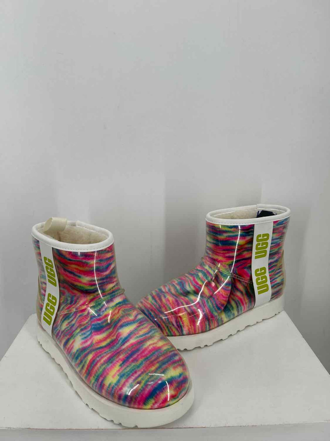 Ugg Women Size 8 Rainbow Rain Boot