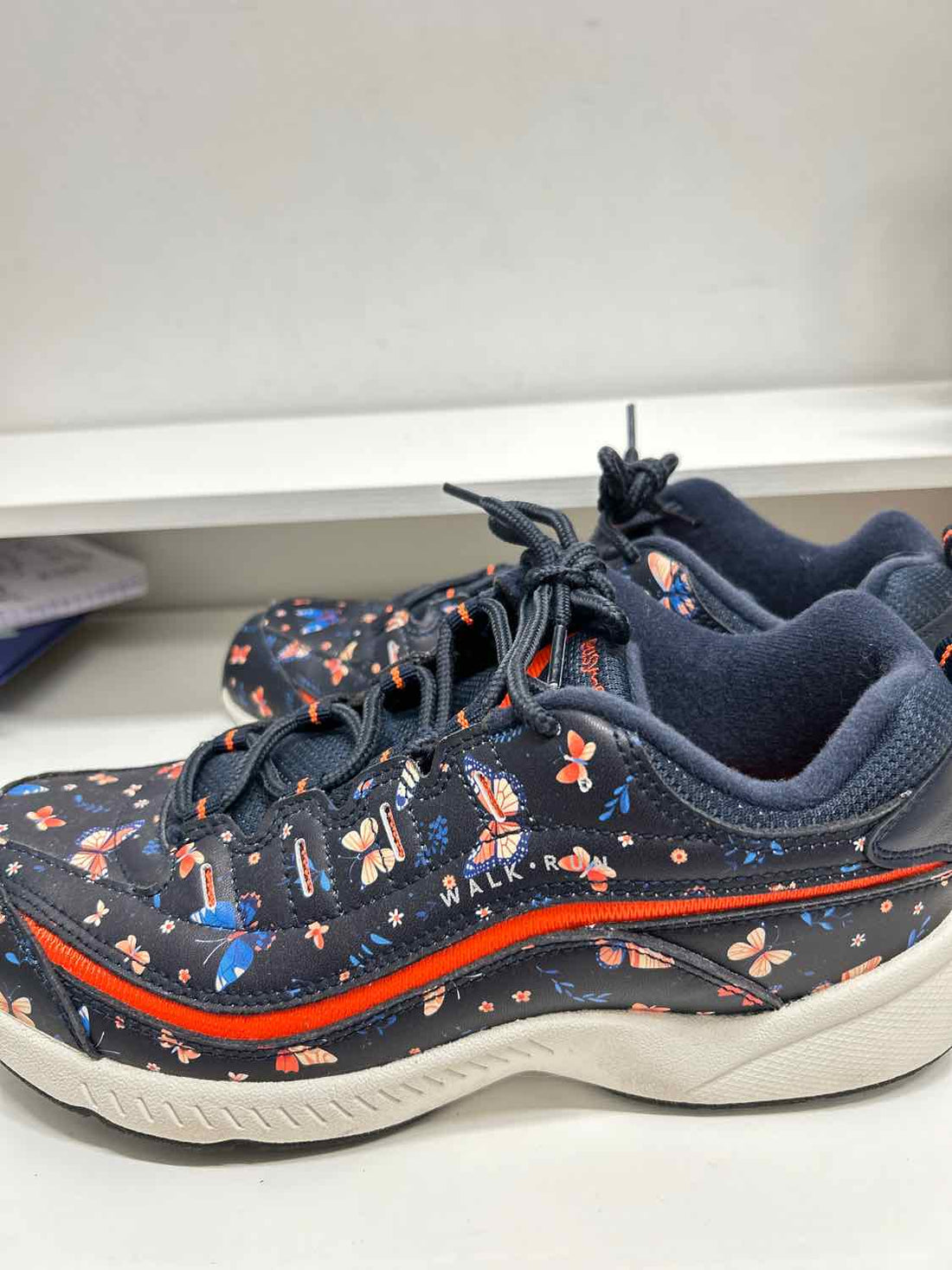 Easy Spirit Women Size 8.5 WW Navy Print Sneakers