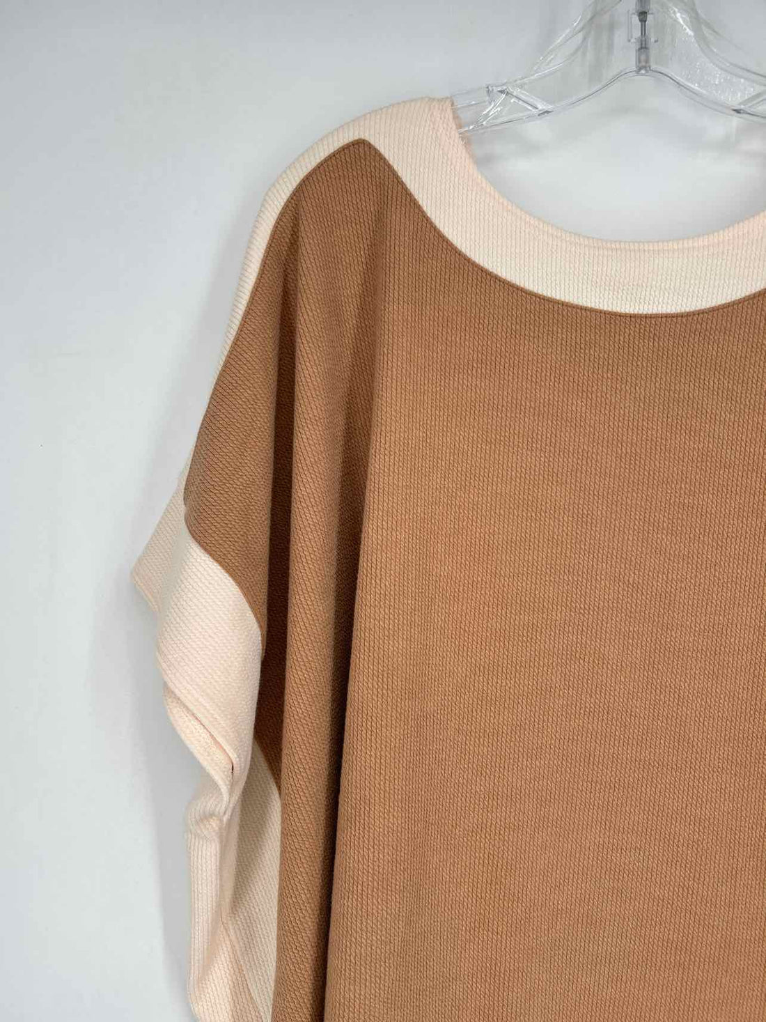 Big Water Blue Sky Size L Cream & Brown NWT Short Sleeve