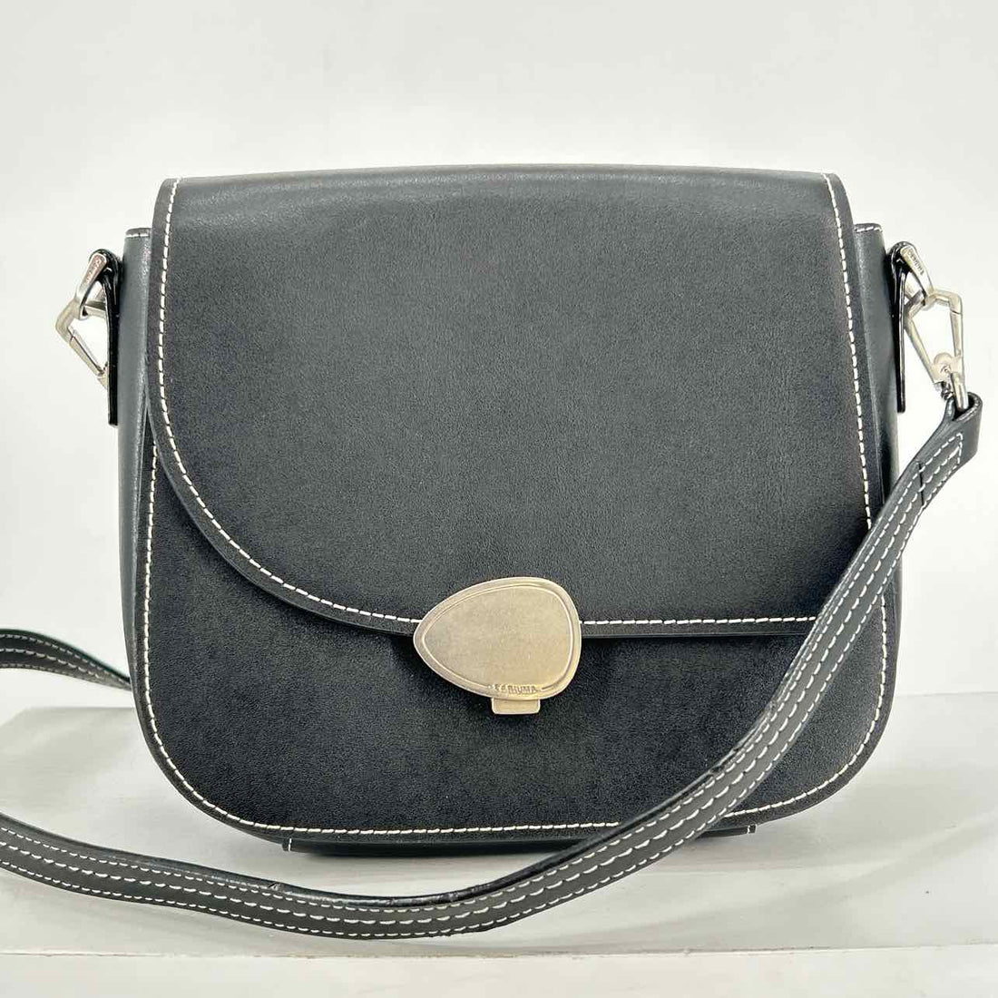Cariuma Black Crossbody
