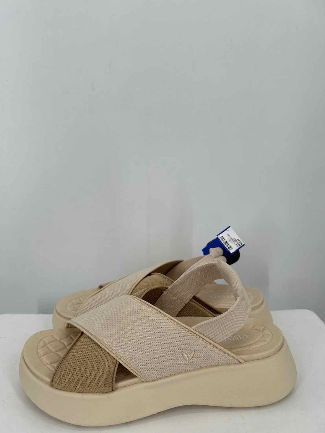 Vivaia Women Size 37.5 Cream Like New Sandals