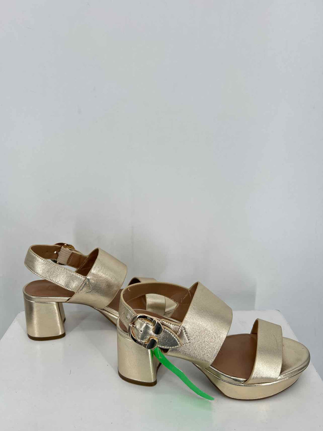 Aerosoles Women Size 6 Gold Sandals