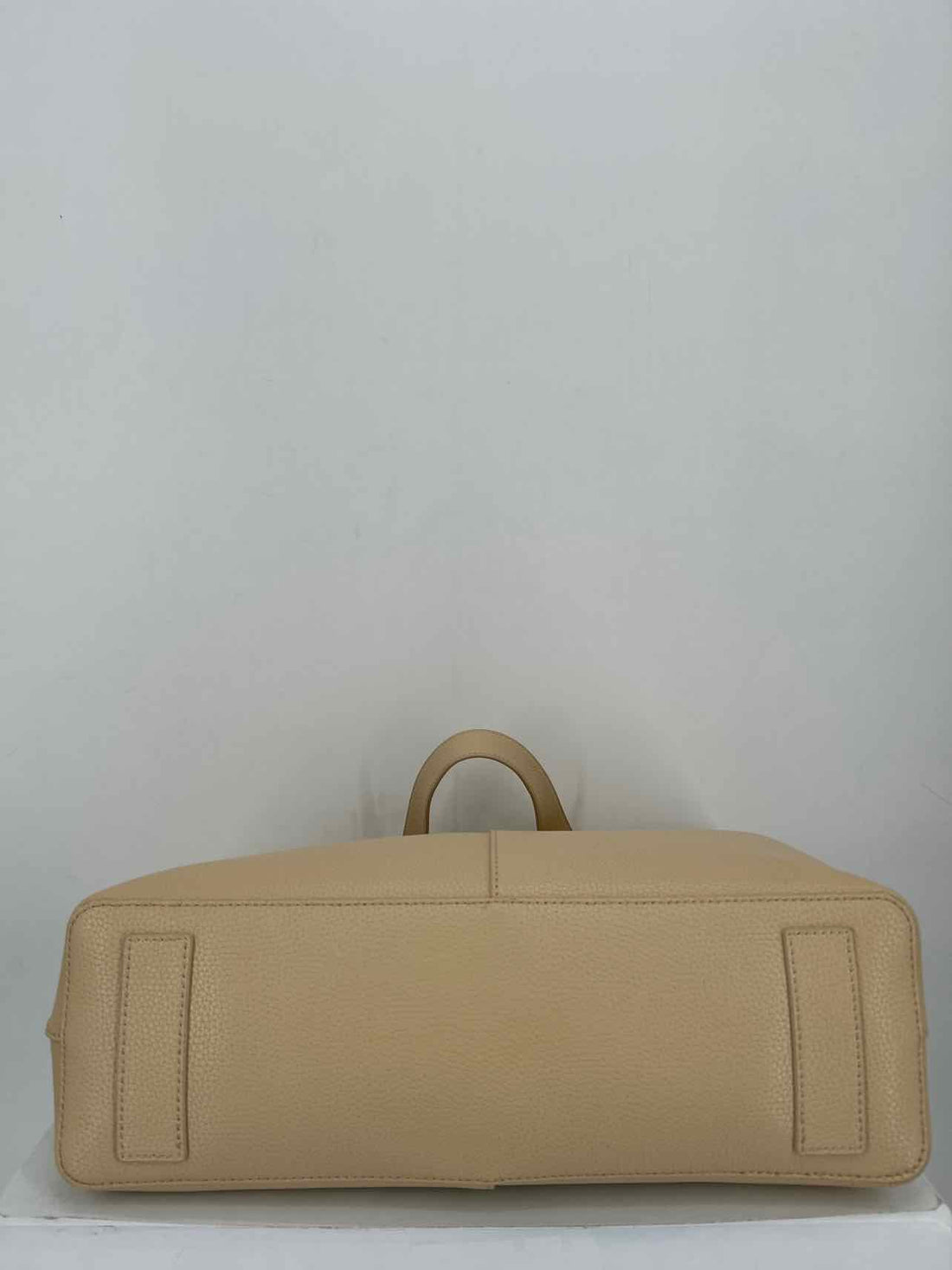 Hobo Beige Pebbled Leather Like New Hobo