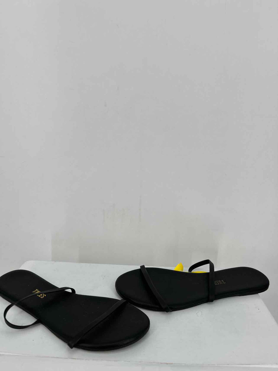 TKEES Women Size 10 Black Sandals