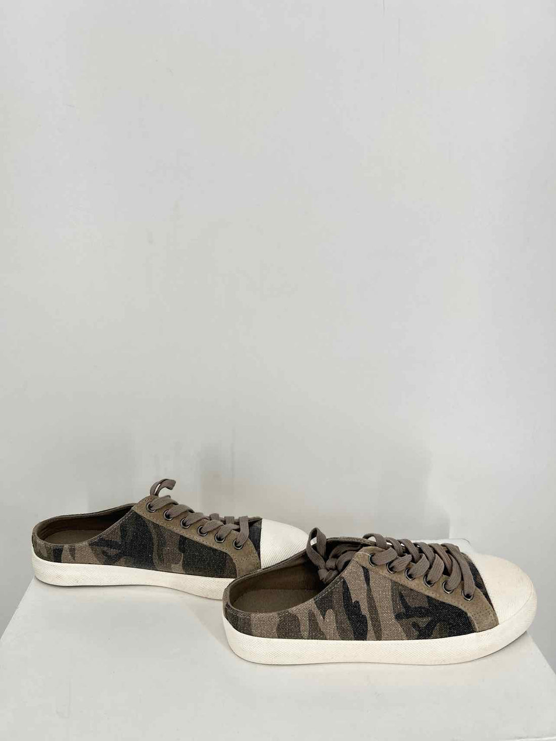 Splendid Women Size 7.5 Camo Sneakers