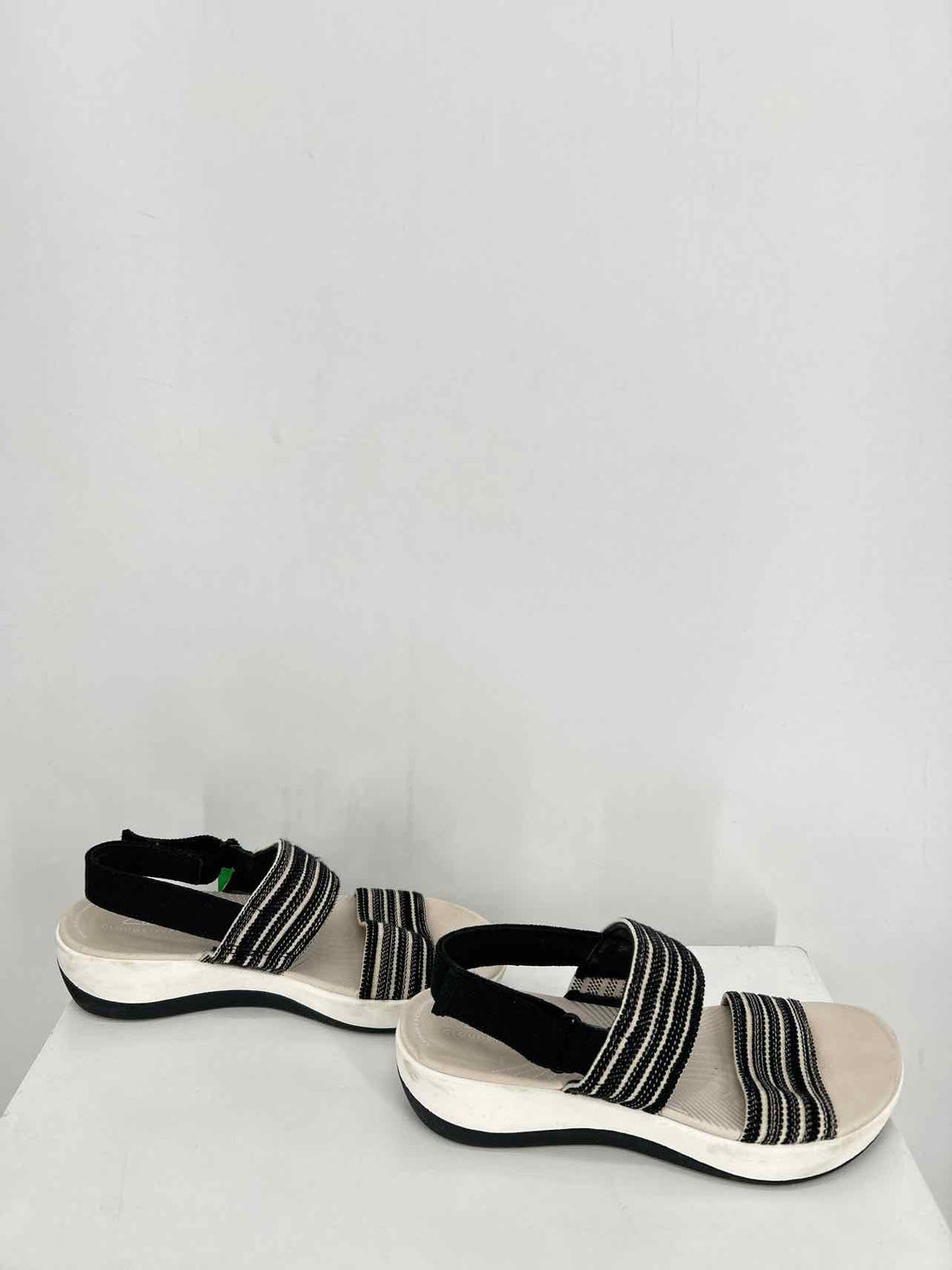 Clarks Women Size 7 White & Black Sandals