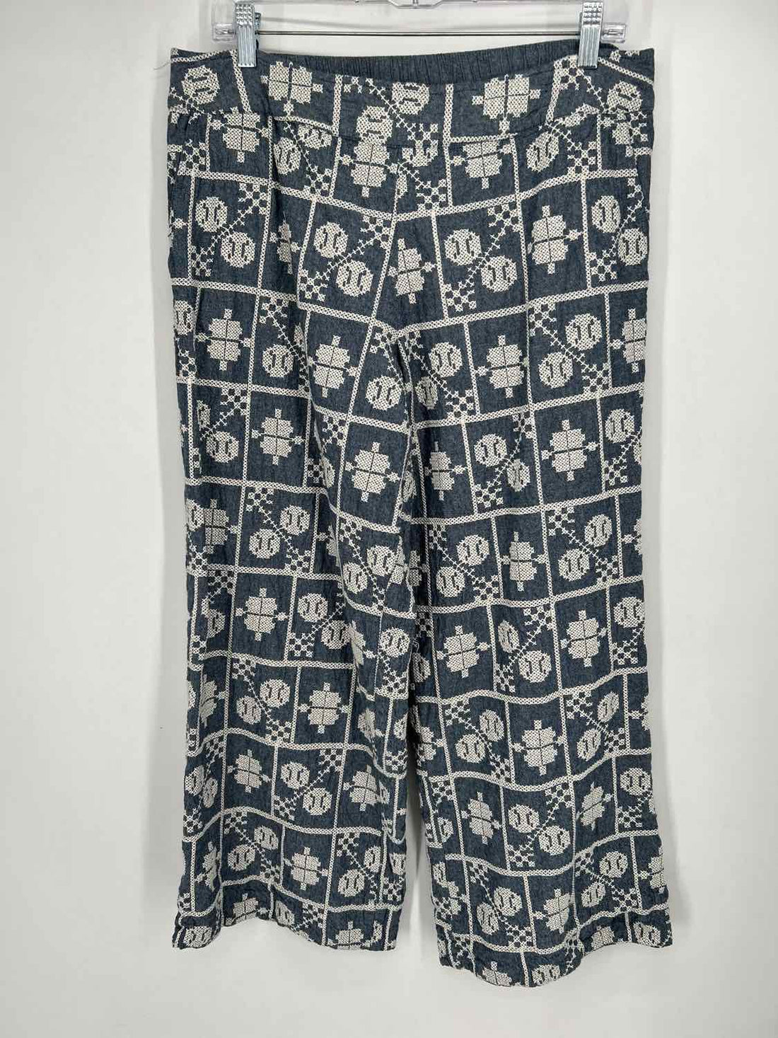 Ivy Jane Size M Chambray Embroidered Pants