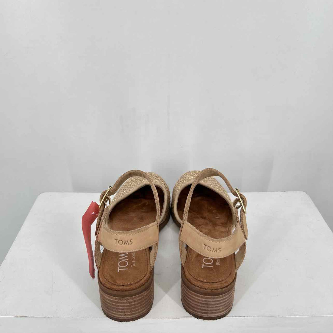 Toms Women Size 7.5 Tan Flats