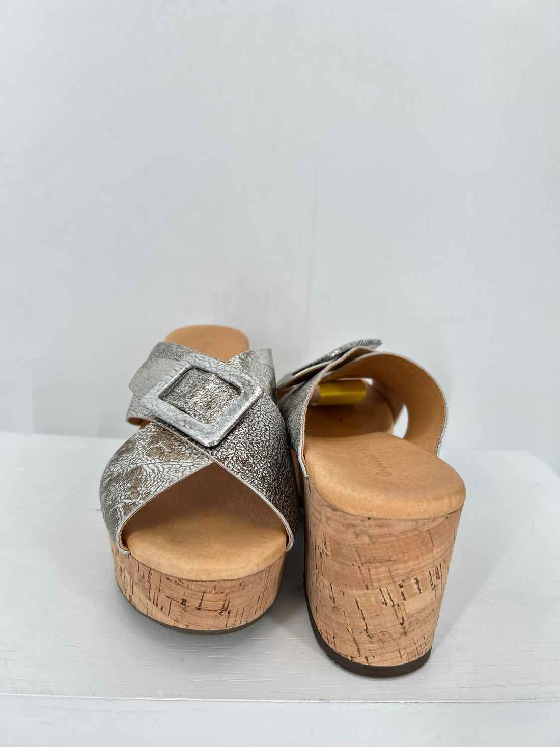 Chocolat Blu Women Size 9.5 Silver Sandals