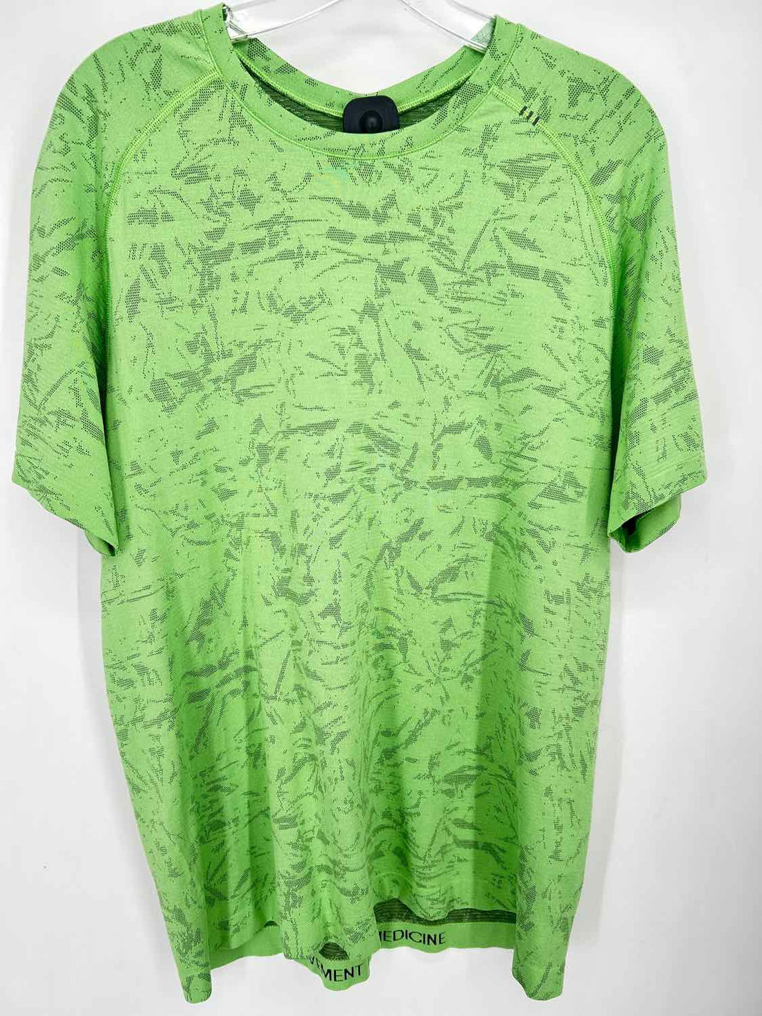 Lululemon Size L Green Short Sleeve Active Tops