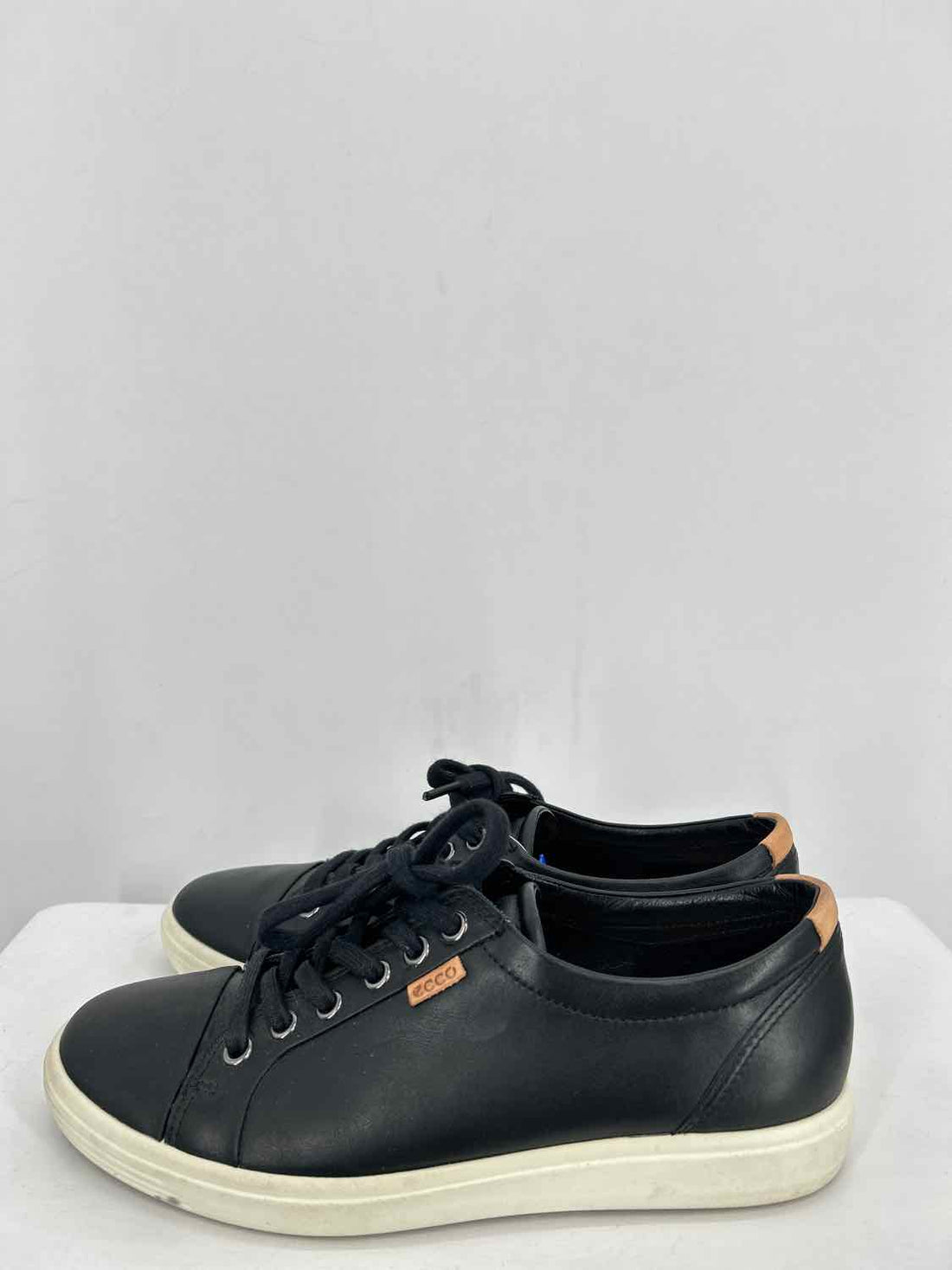 Ecco Women Size 8 Black Leather Sneakers