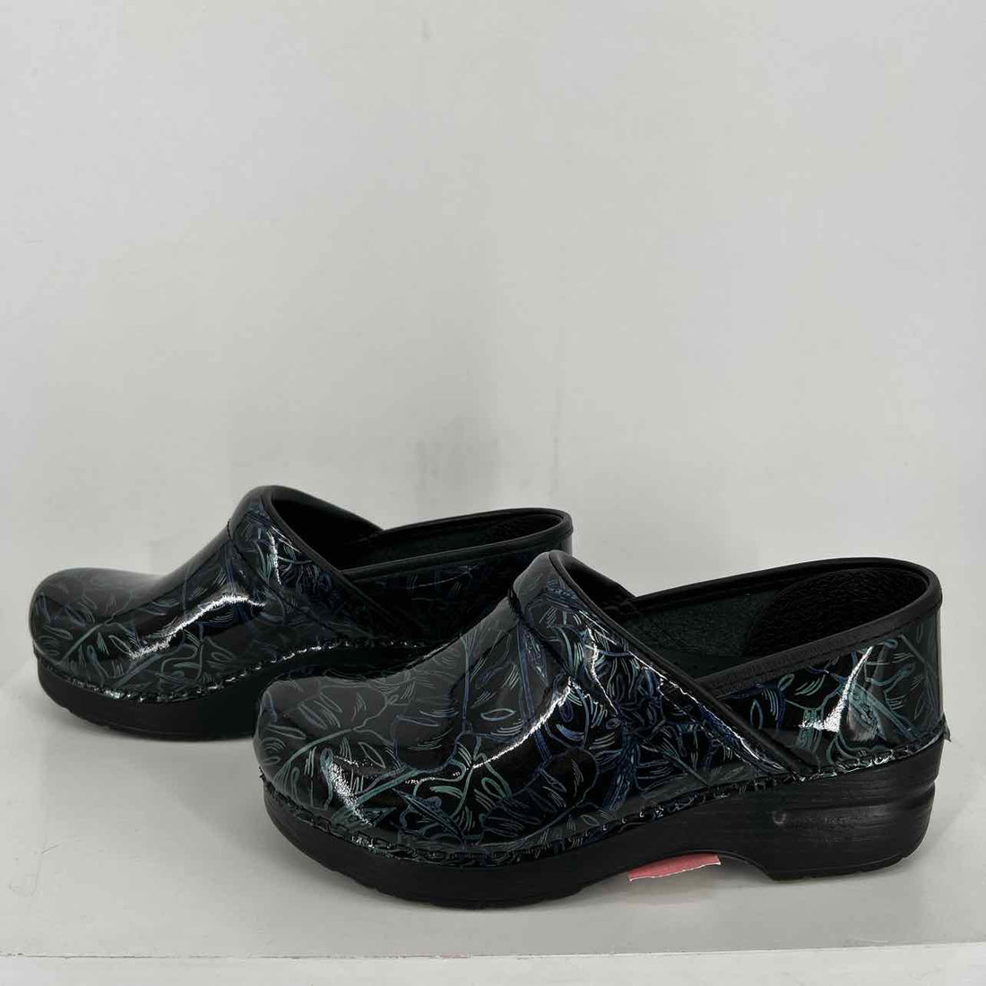 Dansko Women Size 36 (5.5-6) Black Print New Clogs