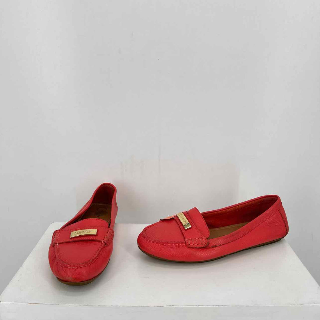 Calvin Klein Women Size 9 Coral Loafers