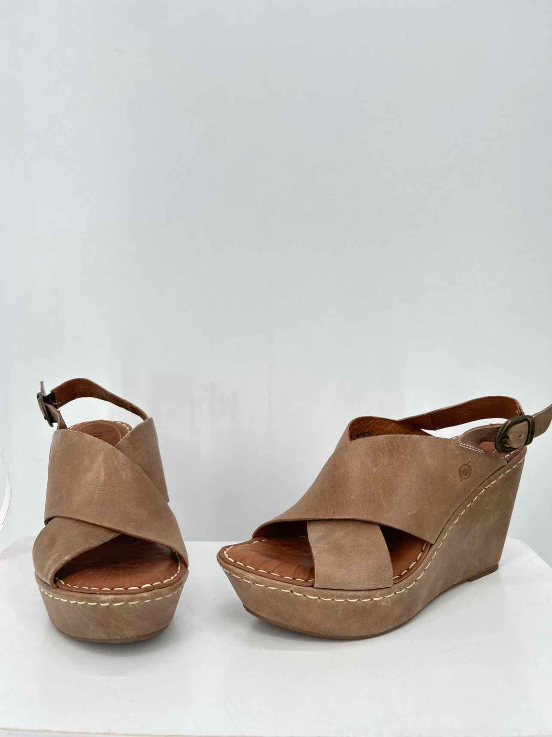 Born Women Size 7 Taupe Wedges