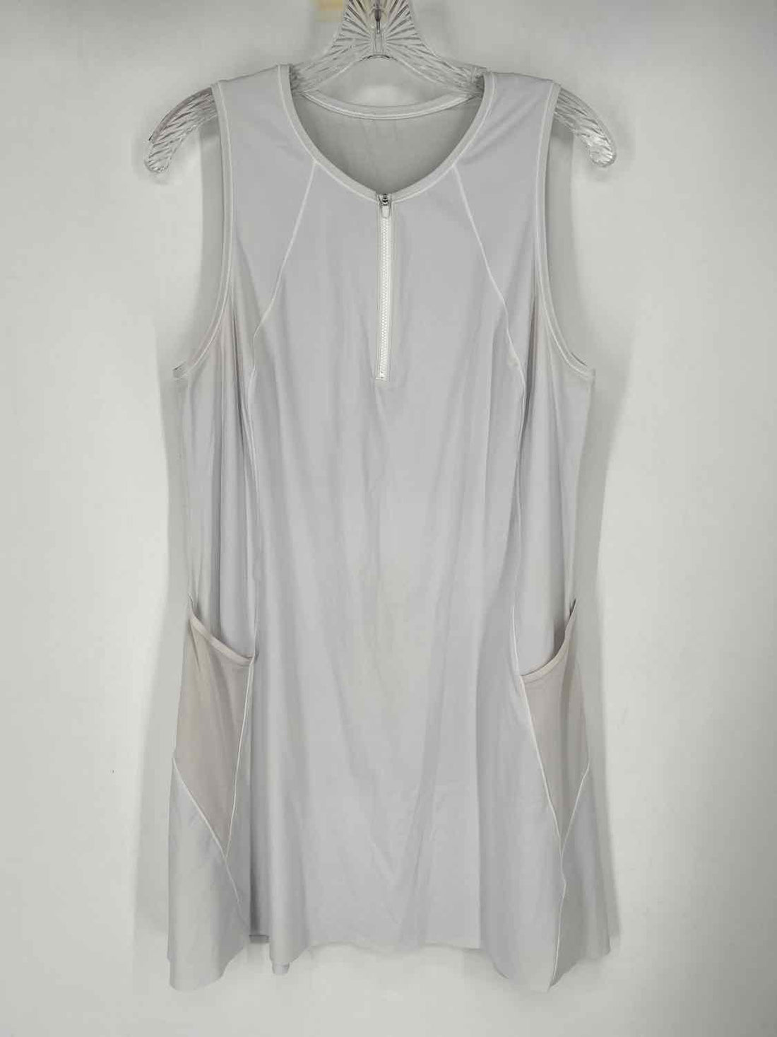 Athleta Size XL White Active Dresses