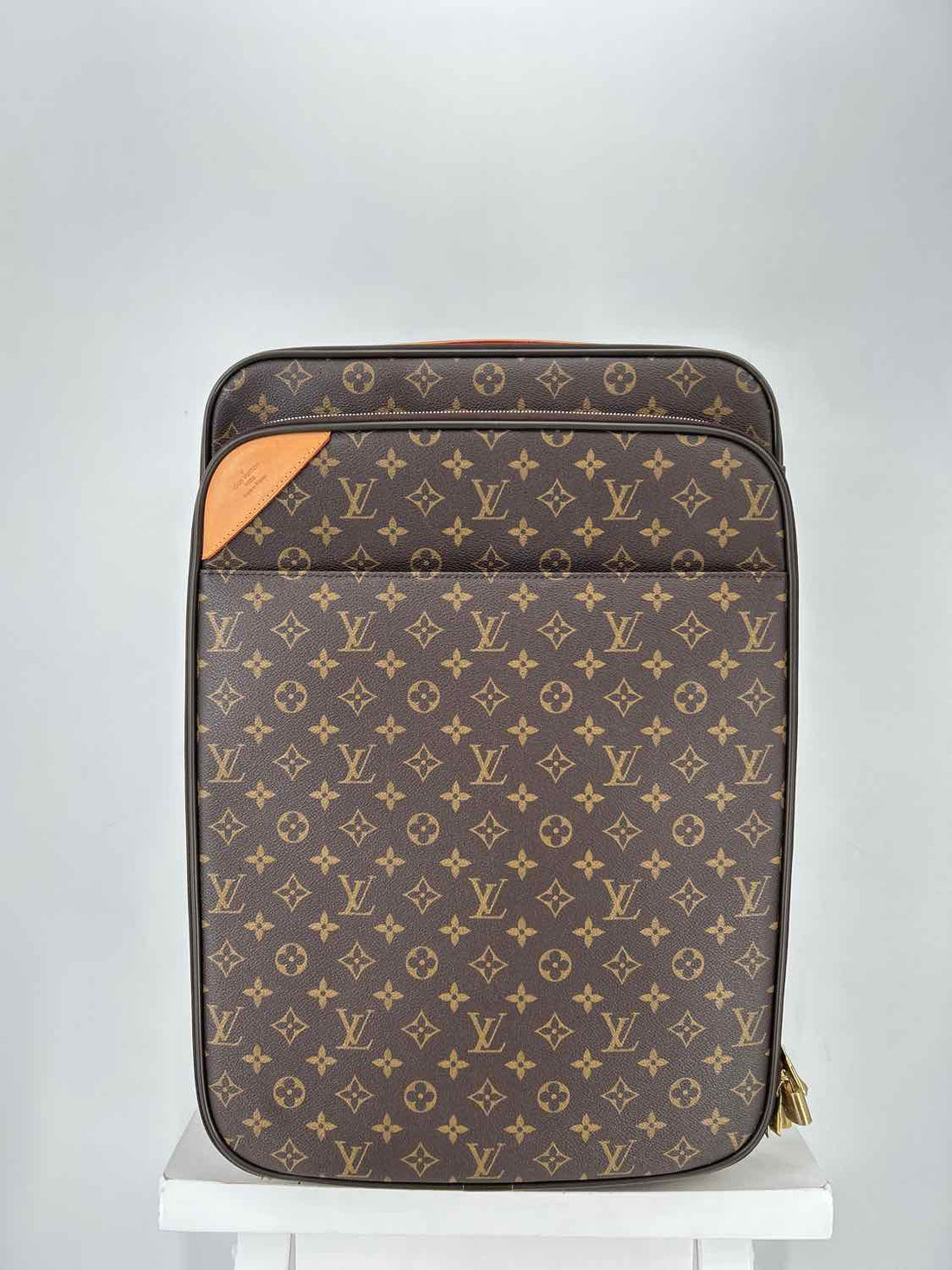 Louis Vuitton Size Pegase 55 Coated Canvas & Leather Monogram Monogram LUXURY
