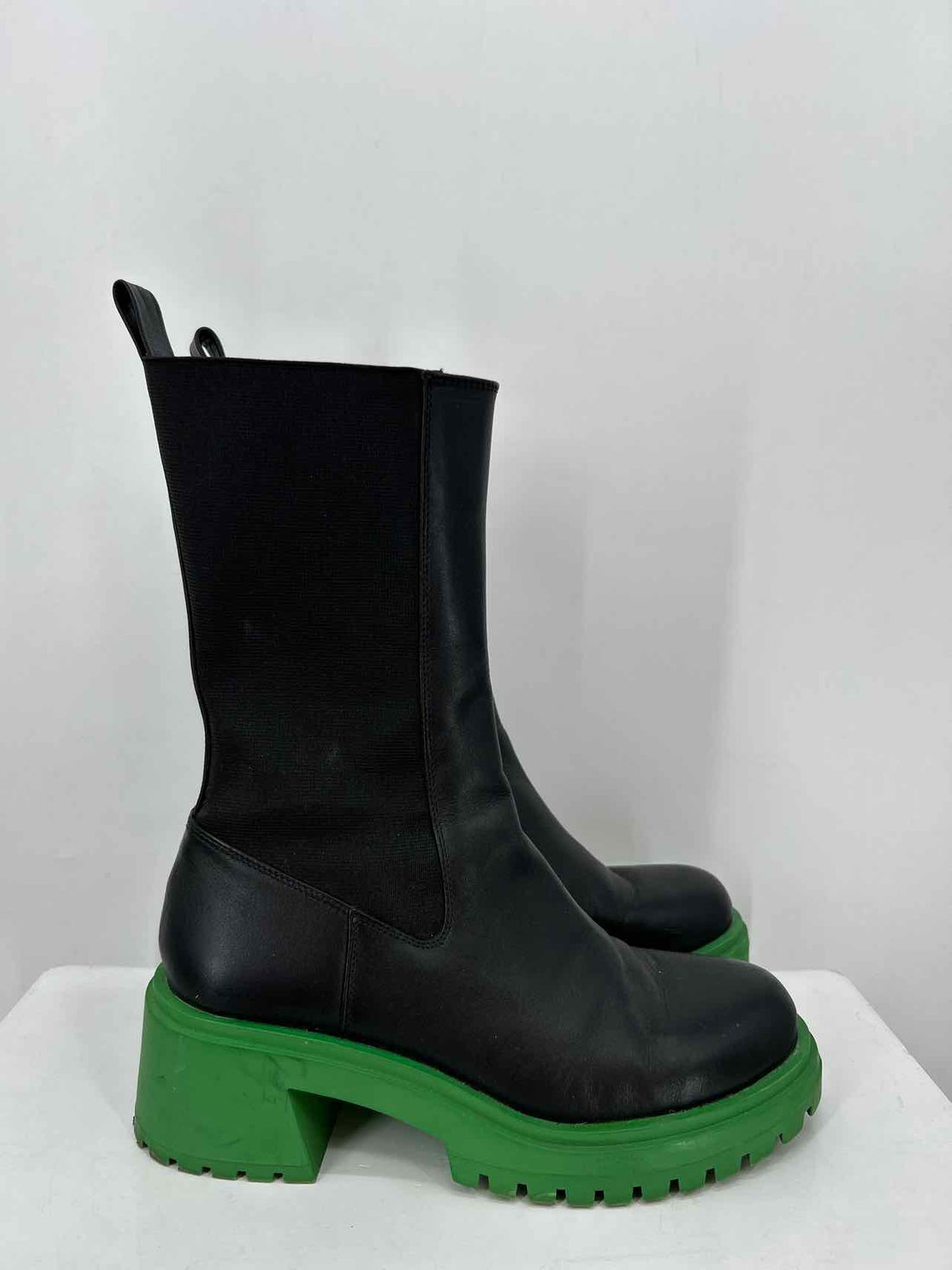 Steve Madden Women Size 9 Black & Green Chelsea Boot