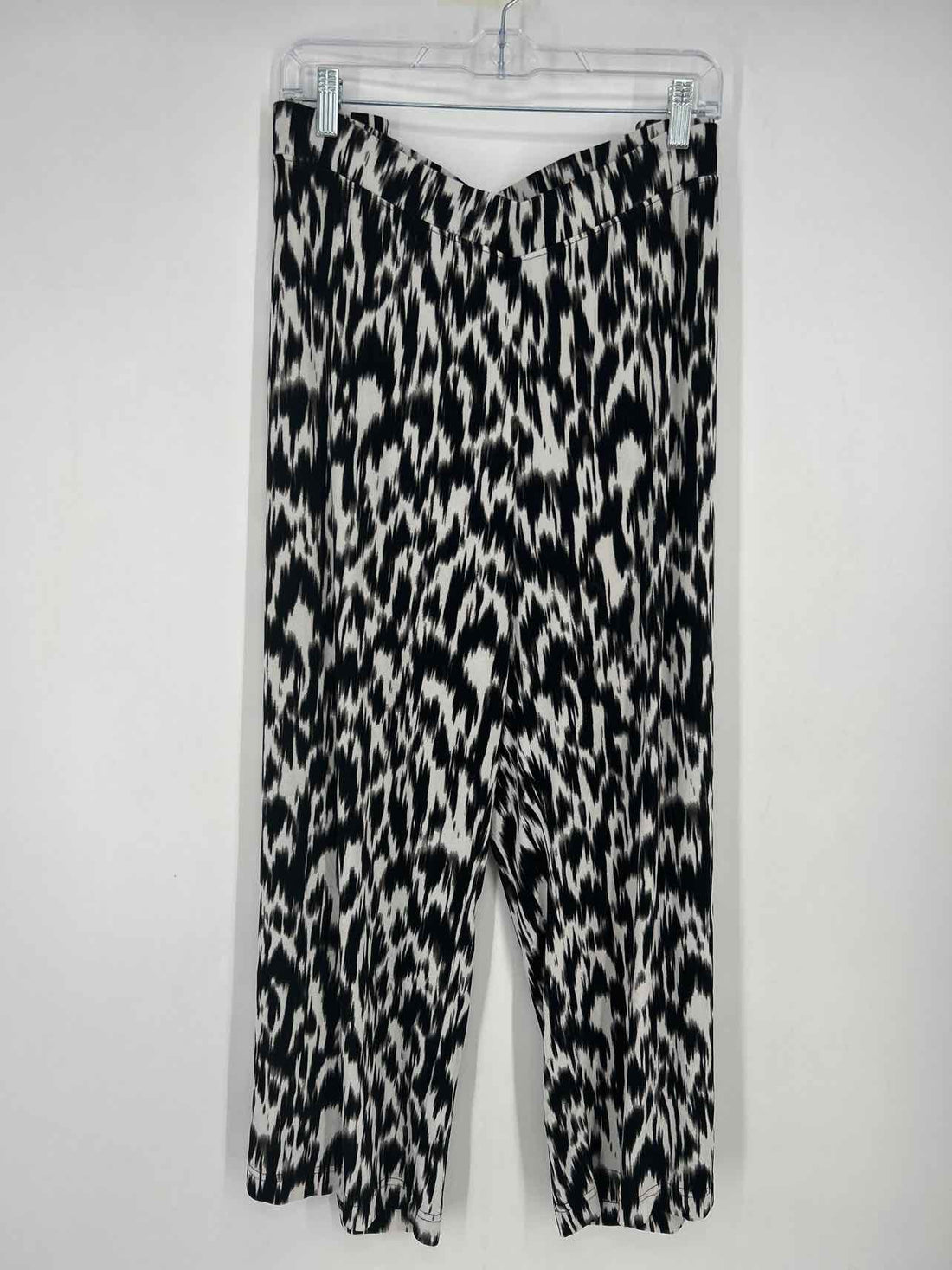 Chicos Traveler's Size 4 (20/22) Black & White Pants