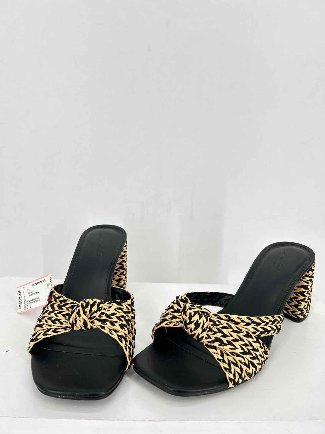 Universal Thread Women Size 8 Black Print Straw Sandals