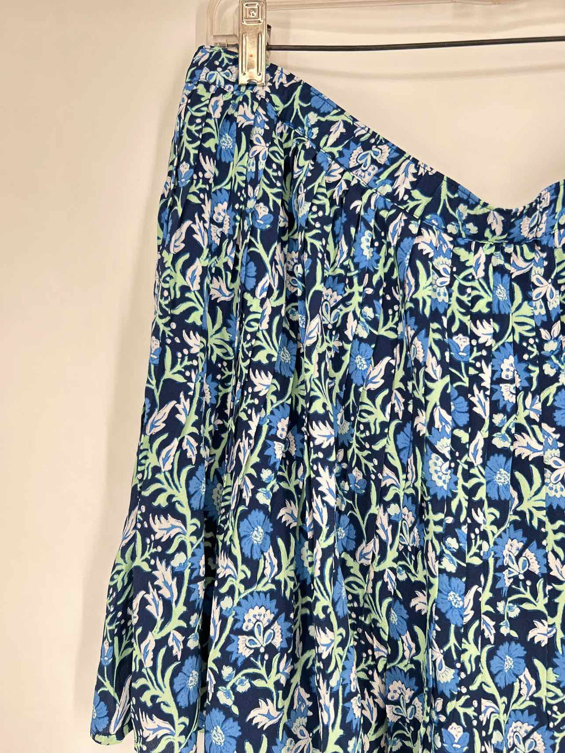Vineyard Vines Size L Navy Print Skirts