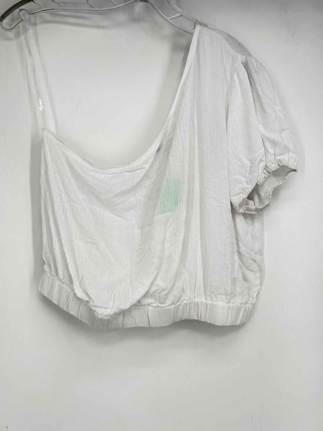 Gili Size L White NWT Short Sleeve