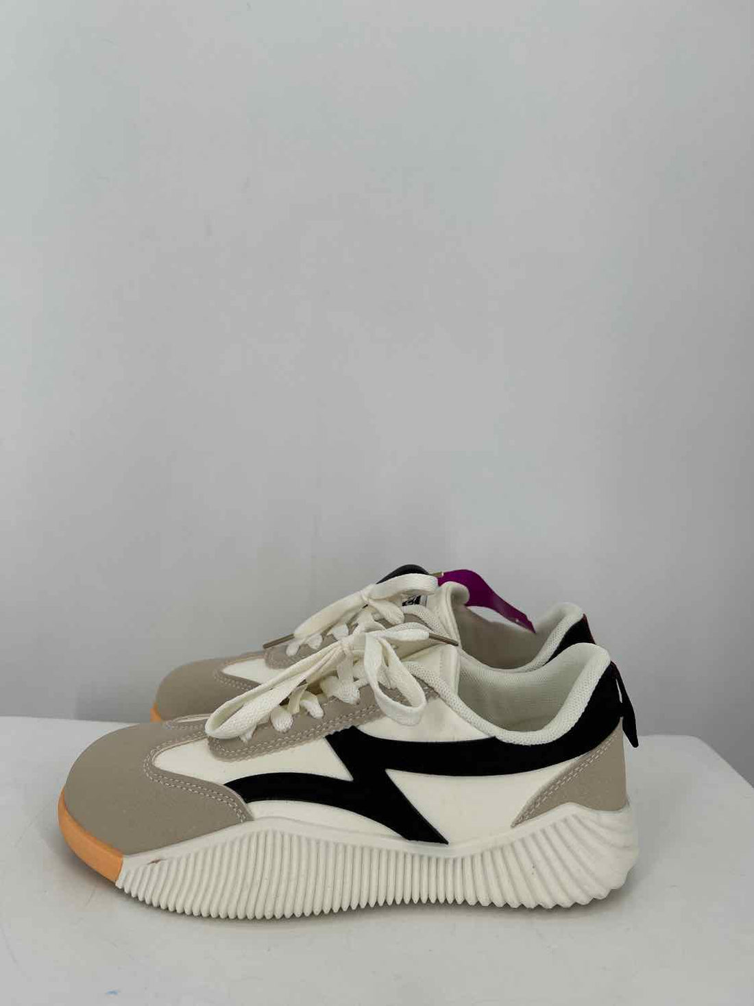 De Florance Women Size 6.5 White & Black Sneakers