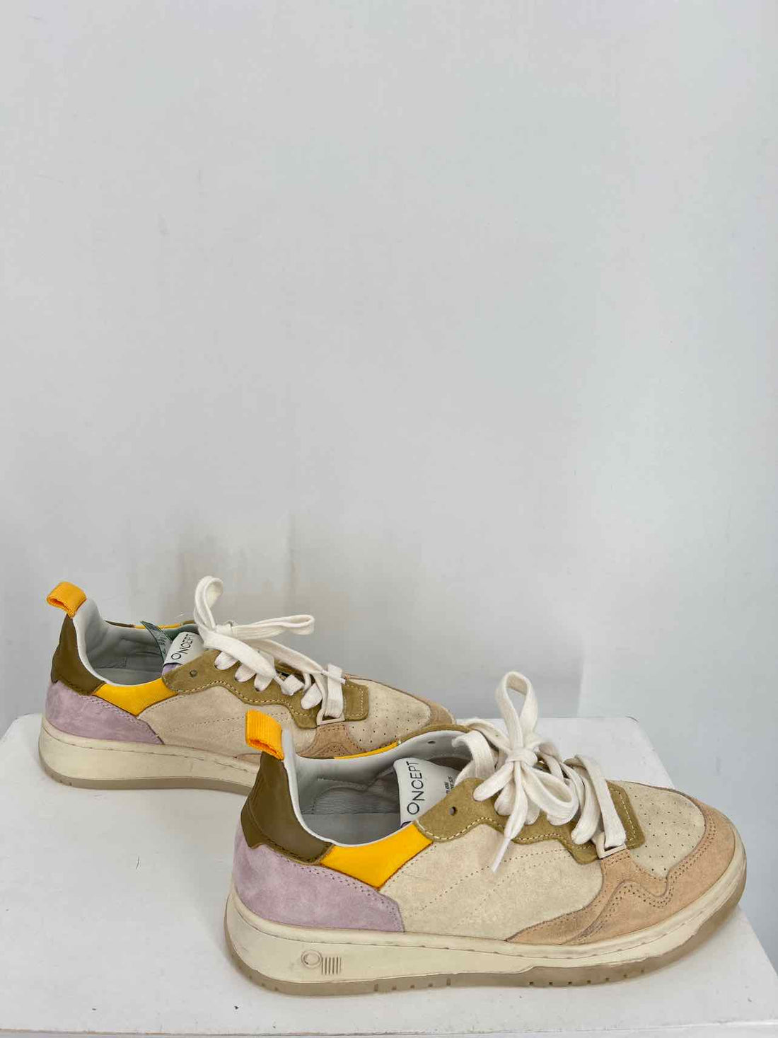 Oncept Women Size 7 Blush Mult Sneakers