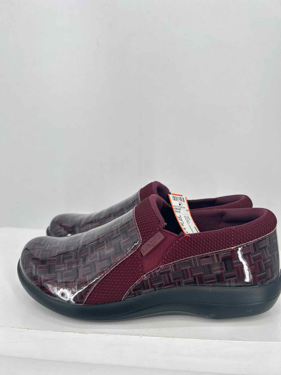 Alegria Women Size 37 (6.5-7) Maroon Paisley Clogs